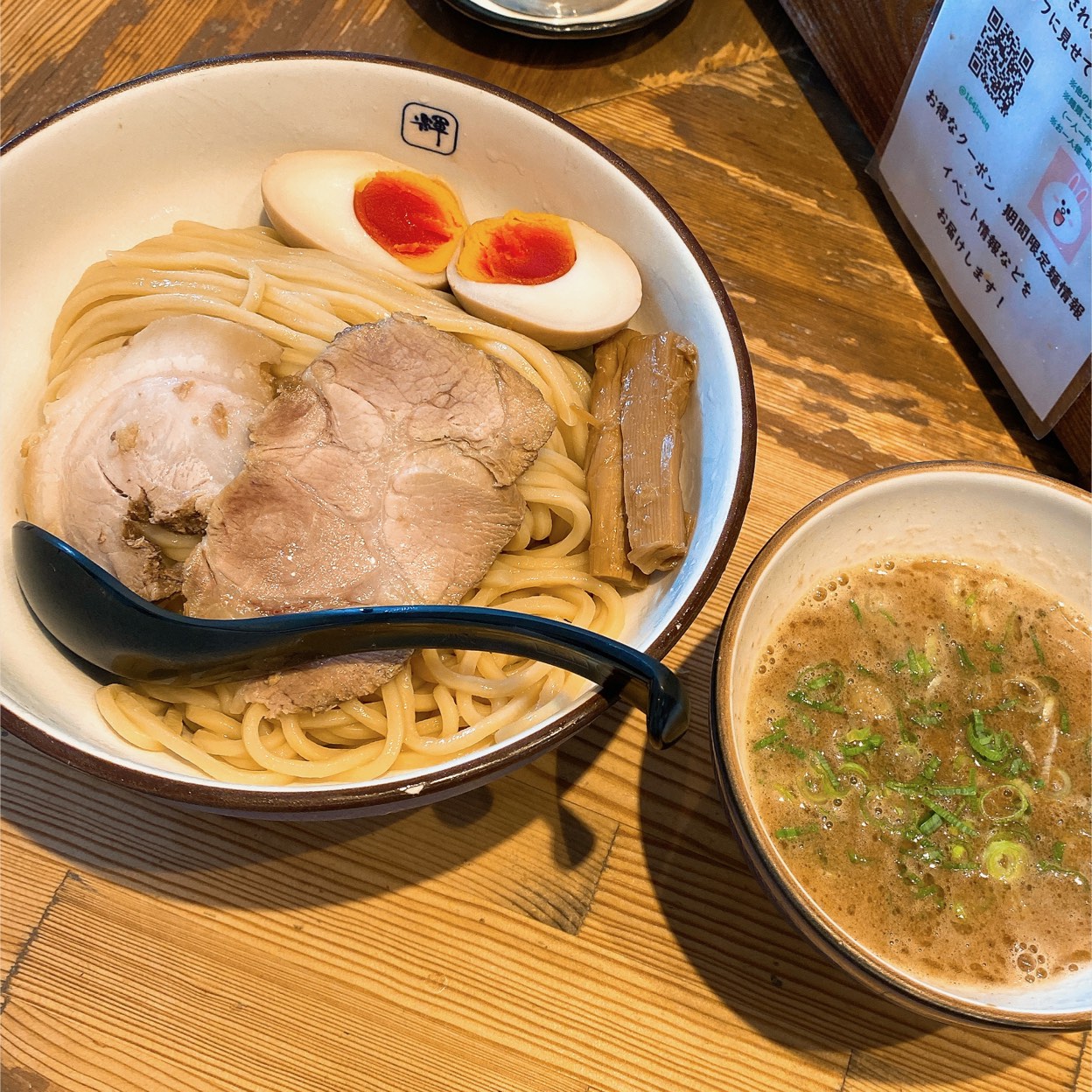 麺や輝中津店の魚介豚骨つけ麺を徹底解剖！2026年メニューと混雑攻略
