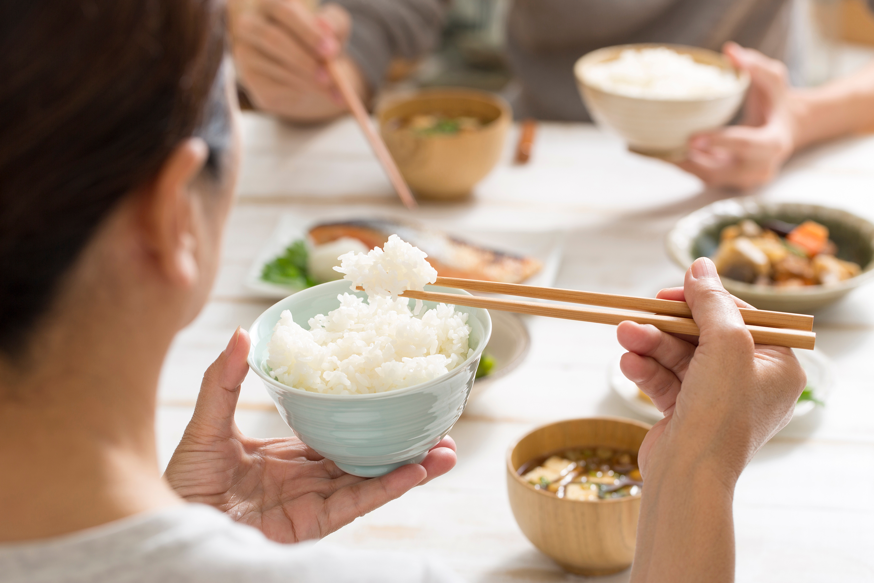 歯医者の麻酔後すぐの食事はなぜ危険？切れる時間と安全な食事術