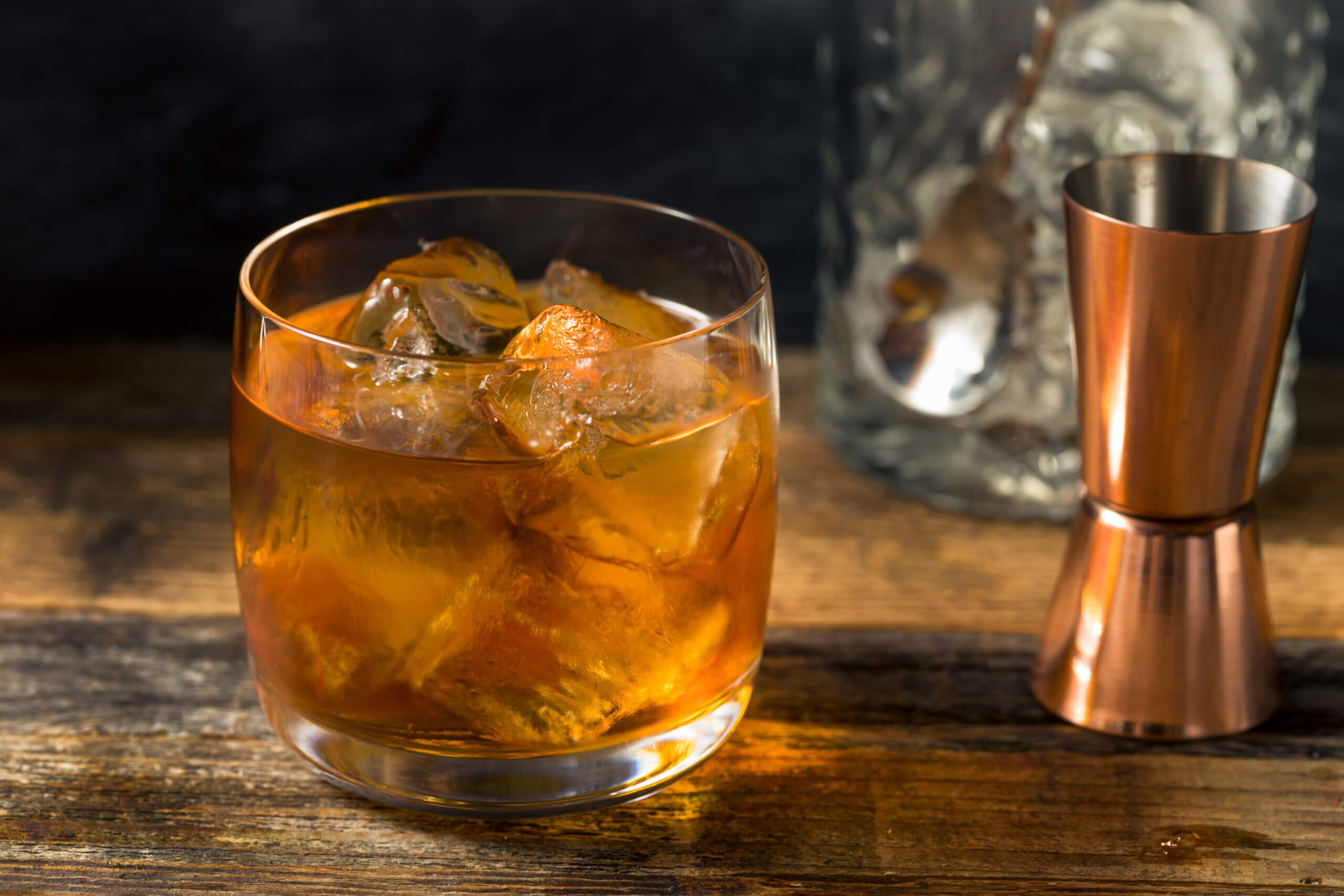 ブランデーの飲み方大全｜劇的進化する香りと初心者向け極上レシピ