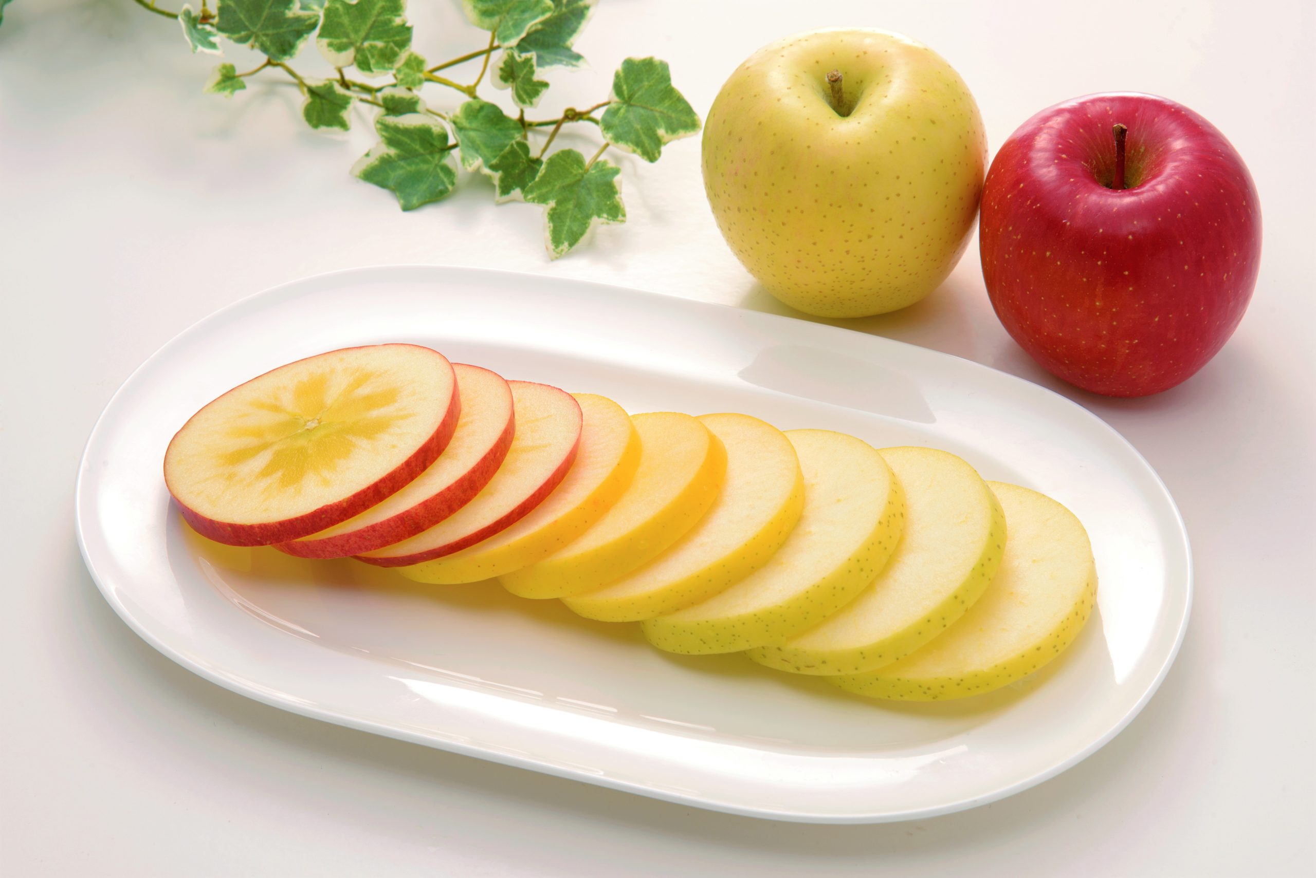 りんごを皮ごと食べるのは危険？農薬・ワックスの真相と栄養効果を徹底解説