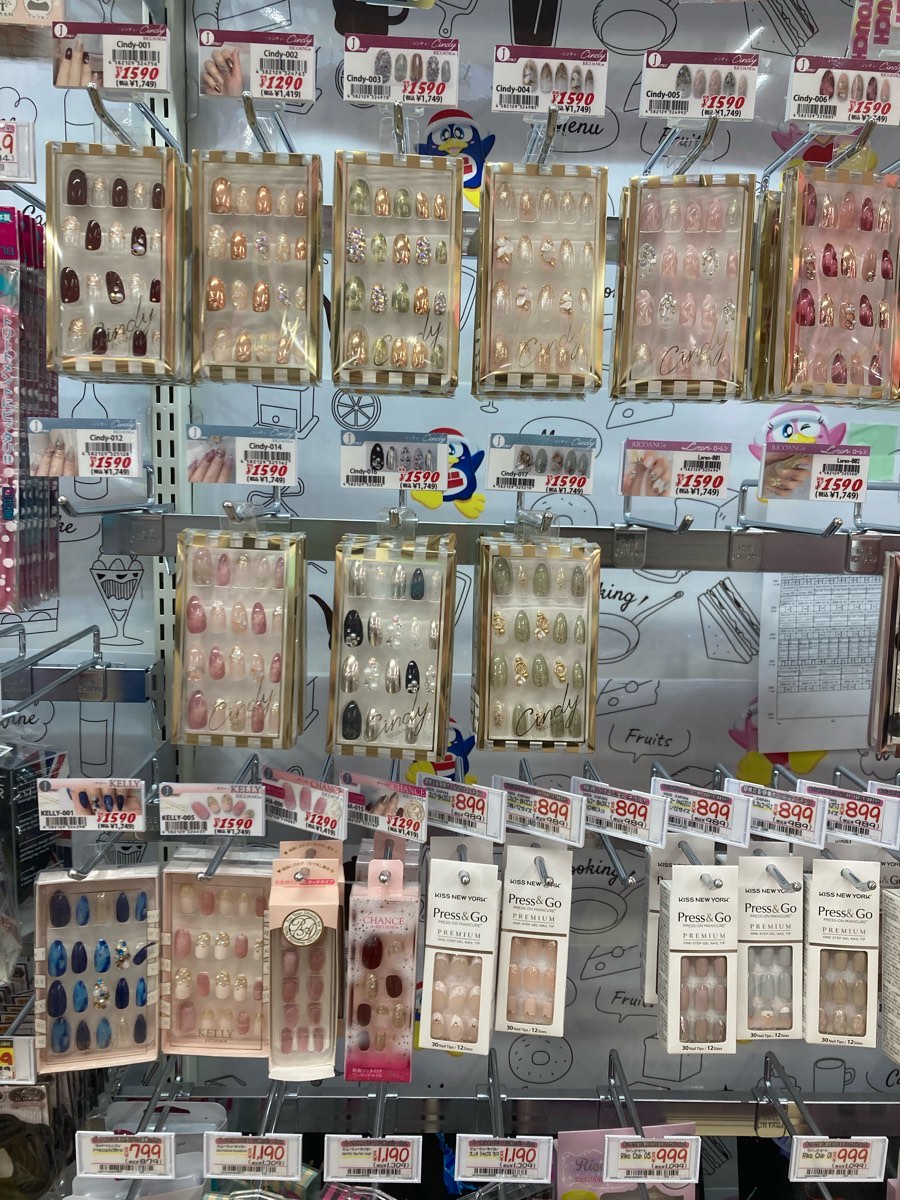ドンキのネイルチップが2026年大バズりの理由！値段・売り場・長持ち裏技