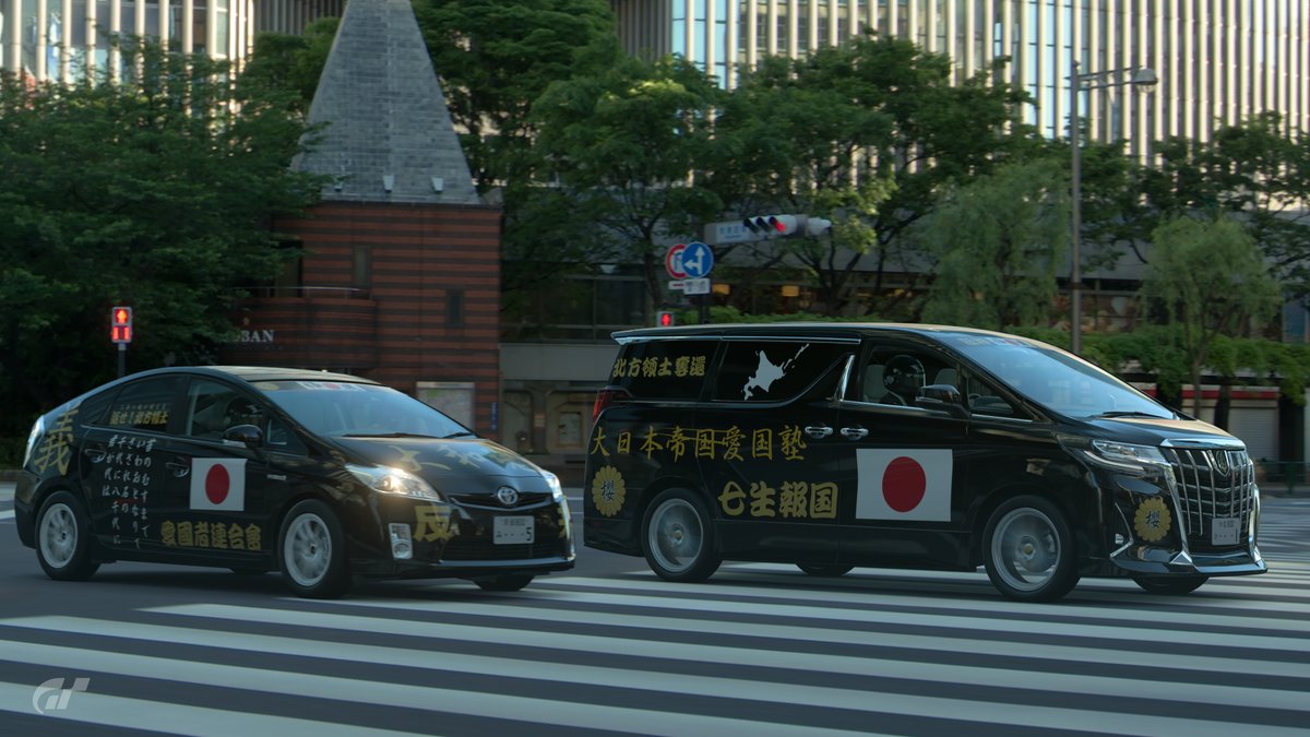 なぜ右翼カーは黒塗り＆大音量なのか？知られざる内部構造と法の壁