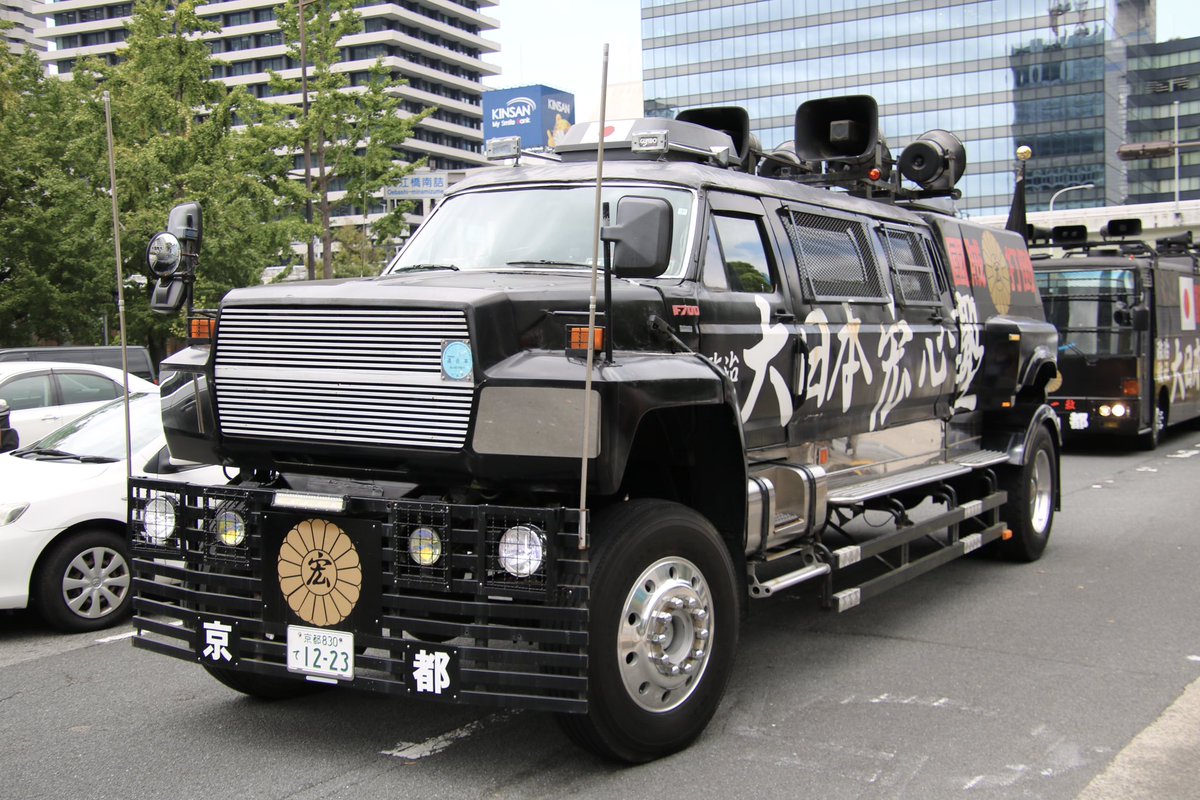 なぜ街宣車は怖いのか？爆音の目的や正体、警察が捕まえない理由を徹底解説