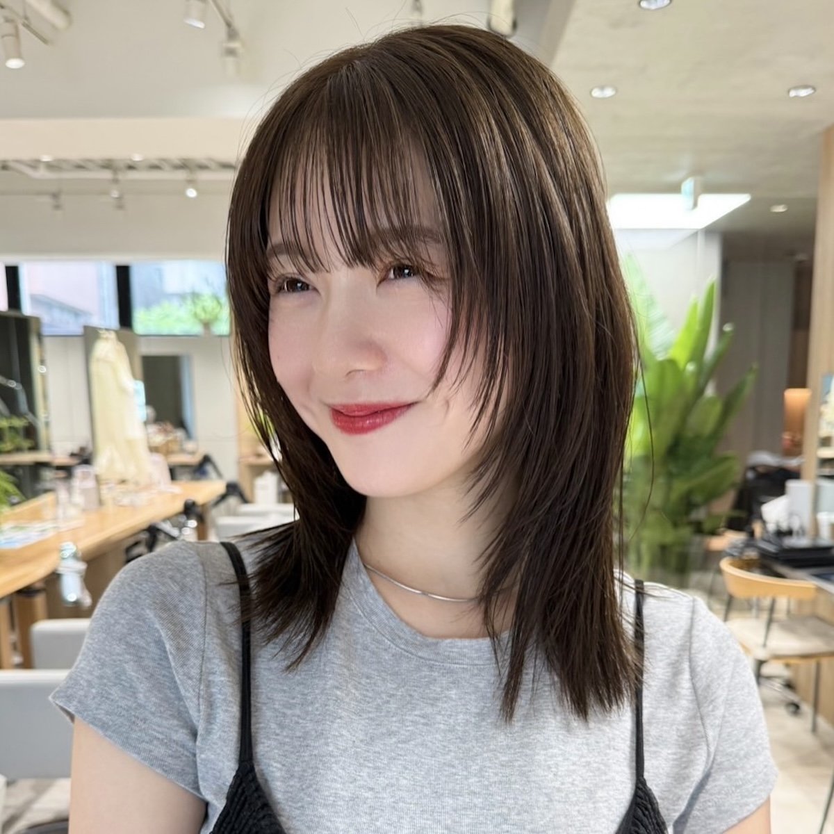 2026年春、なぜ表参道の美容師は「重め×ハイレイヤー」を推すのか？空前のヘアトレンドを追う
