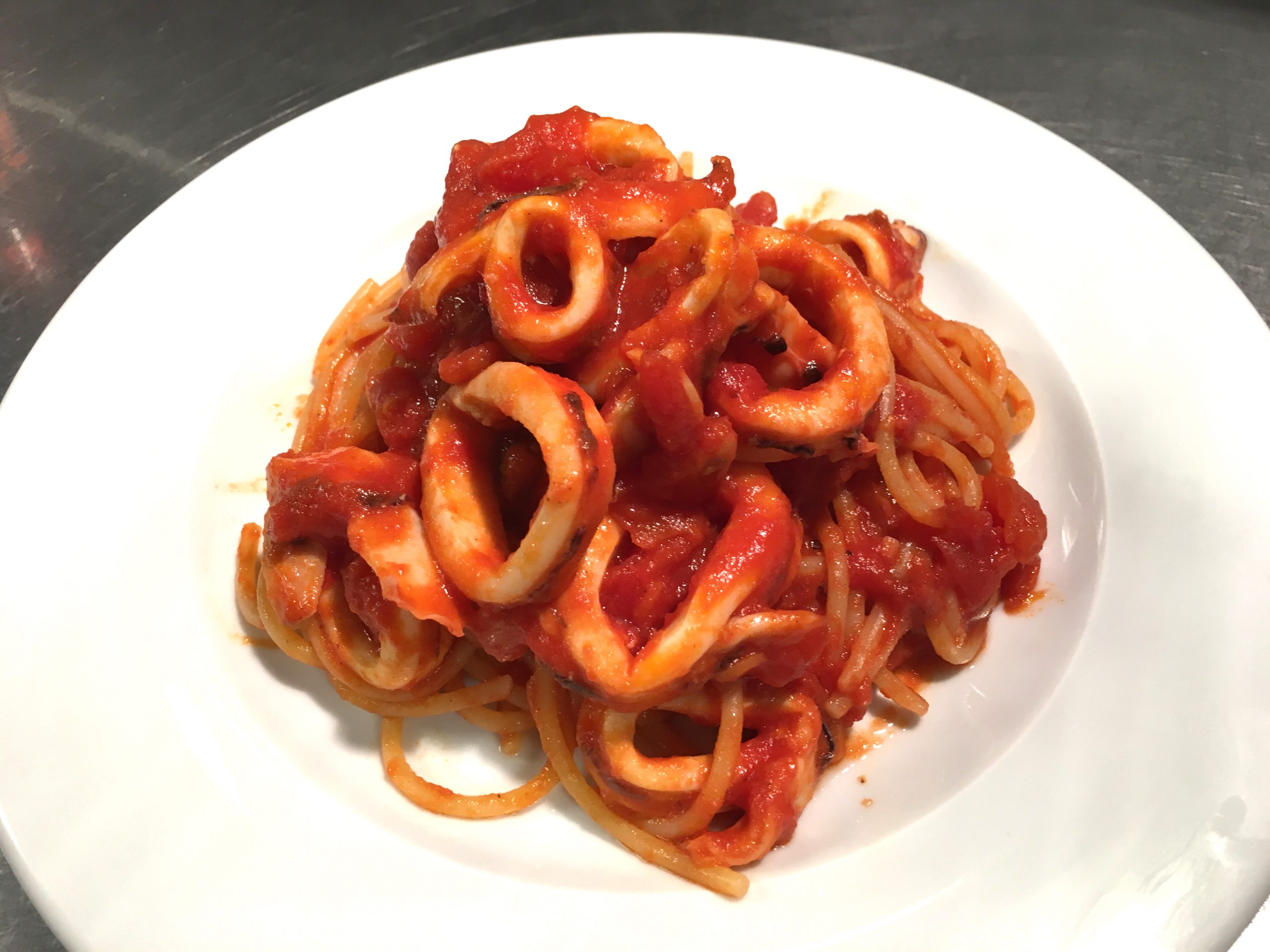 イカとトマトのパスタ極上技！硬くならず旨味凝縮のプロ秘伝