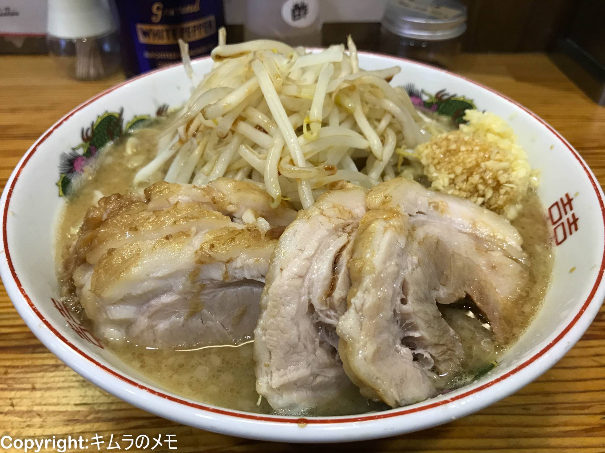 二郎系の至宝「神豚」の正体と名店・頼み方をプロが徹底解剖