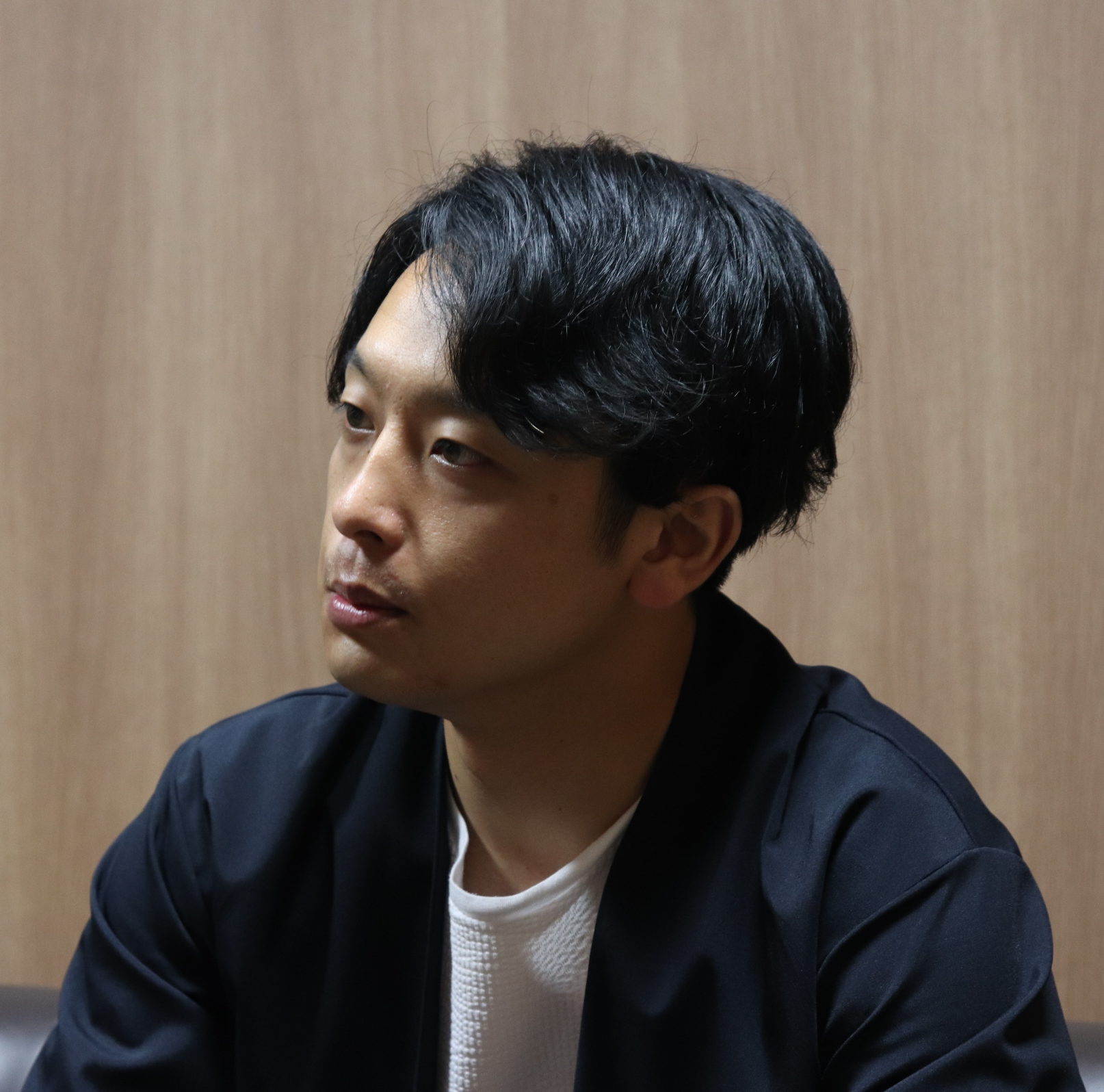 新実彰平の現在と退社・降板の真相｜報道ランナー後の動向と経歴総点検