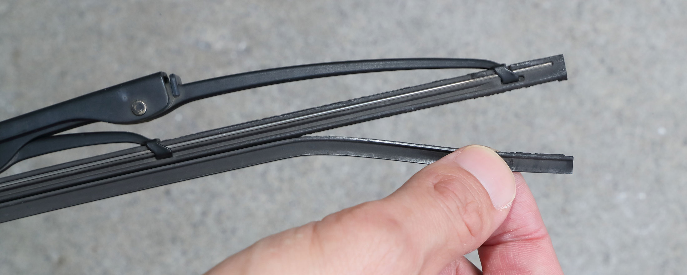 車のワイパーゴム交換完全ガイド！費用比較から自分でできる簡単手順まで