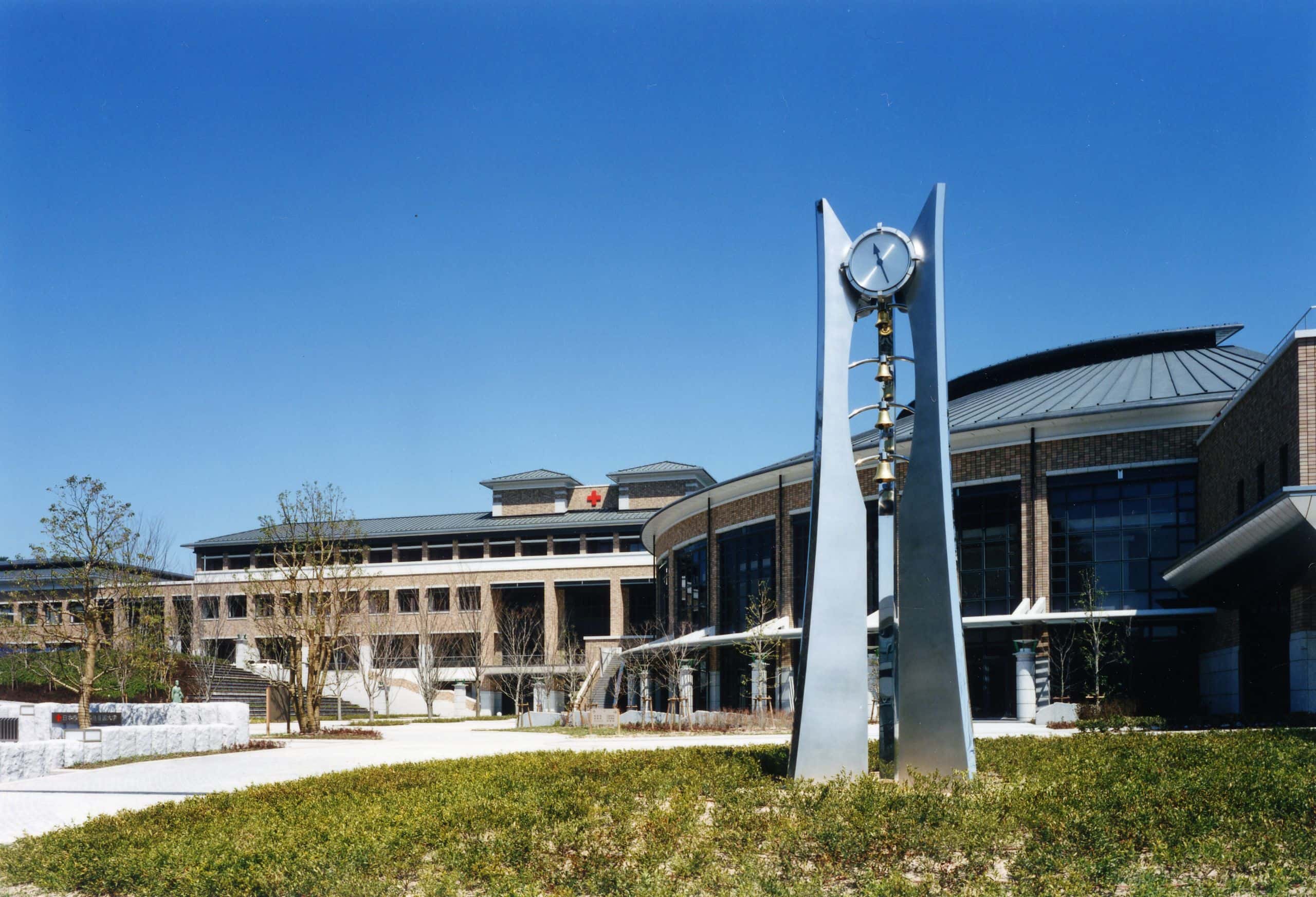 日本赤十字広島看護大学の偏差値と評判は？学費免除の真相と就職実績
