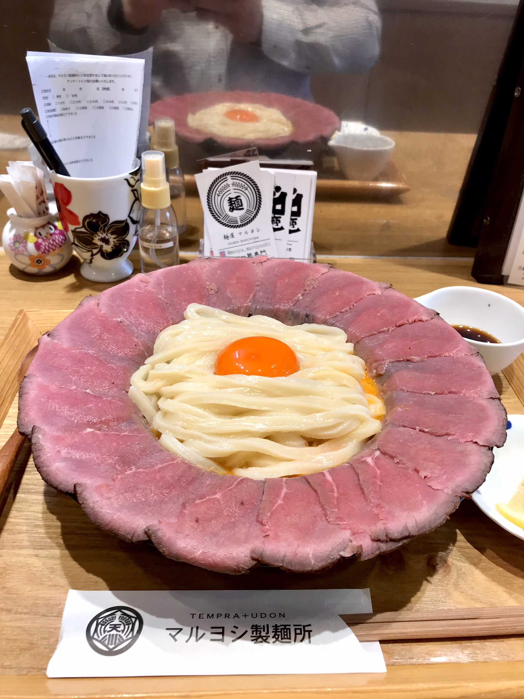 マルヨシ製麺所に行列ができる理由！肉釜玉の評判と混雑状況を徹底調査