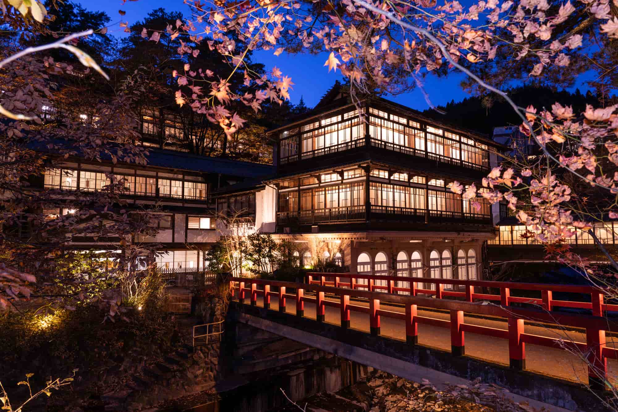 千と千尋の神隠しのモデル旅館は実在？油屋の真相と聖地を徹底解説