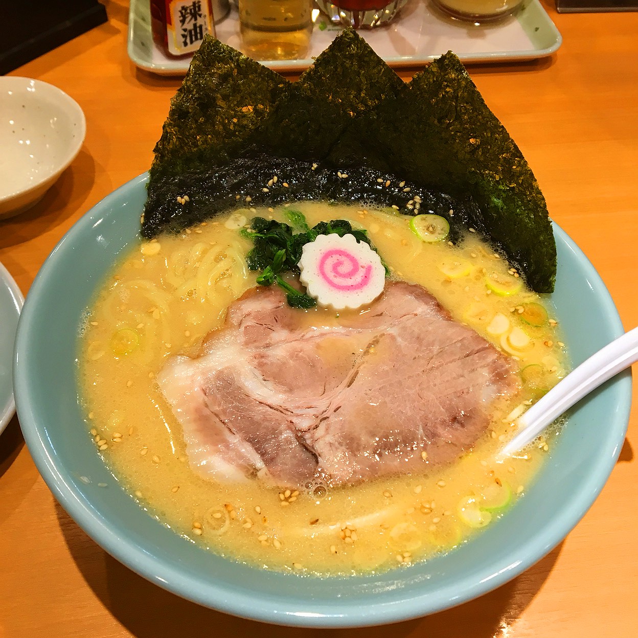 行列が絶えない名店「めんや焔」の真価！看板の塩ラーメンと混雑回避術