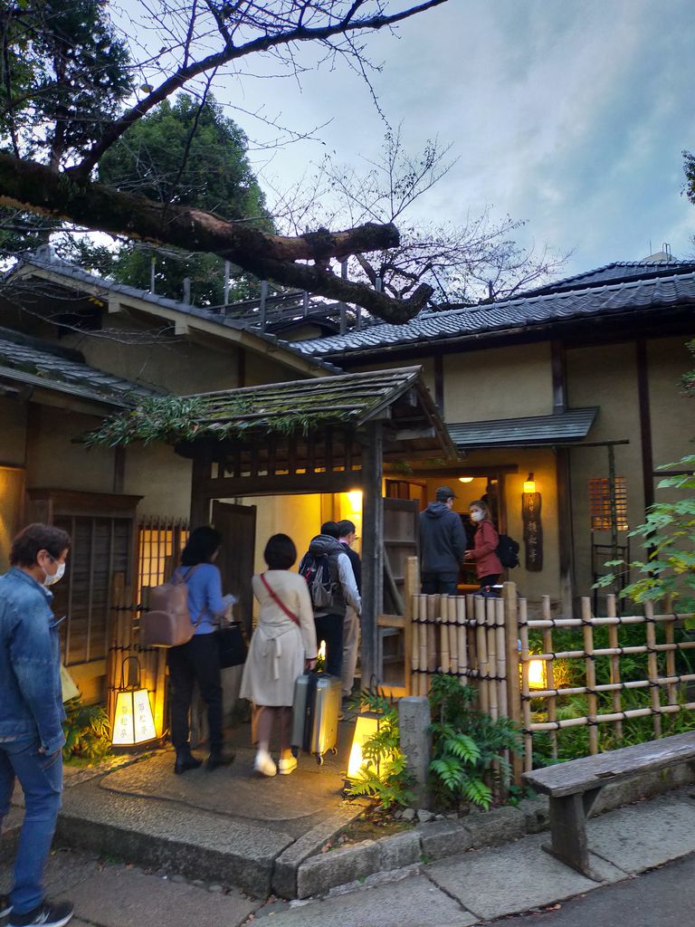上野「韻松亭」はなぜ予約困難なのか？花籠膳の口コミと個室攻略法
