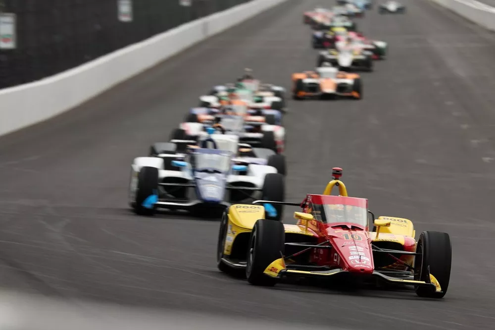 インディ500狂熱の舞台裏！佐藤琢磨ら英雄たちの激闘と観戦術