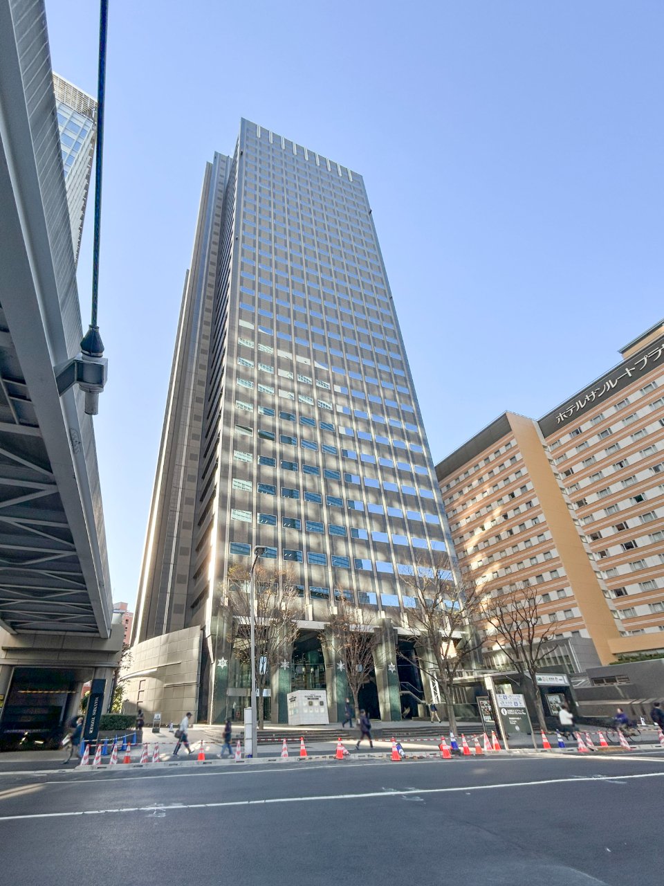 新宿マインズタワー完全攻略｜テナント・直結出口・ランチ徹底解剖