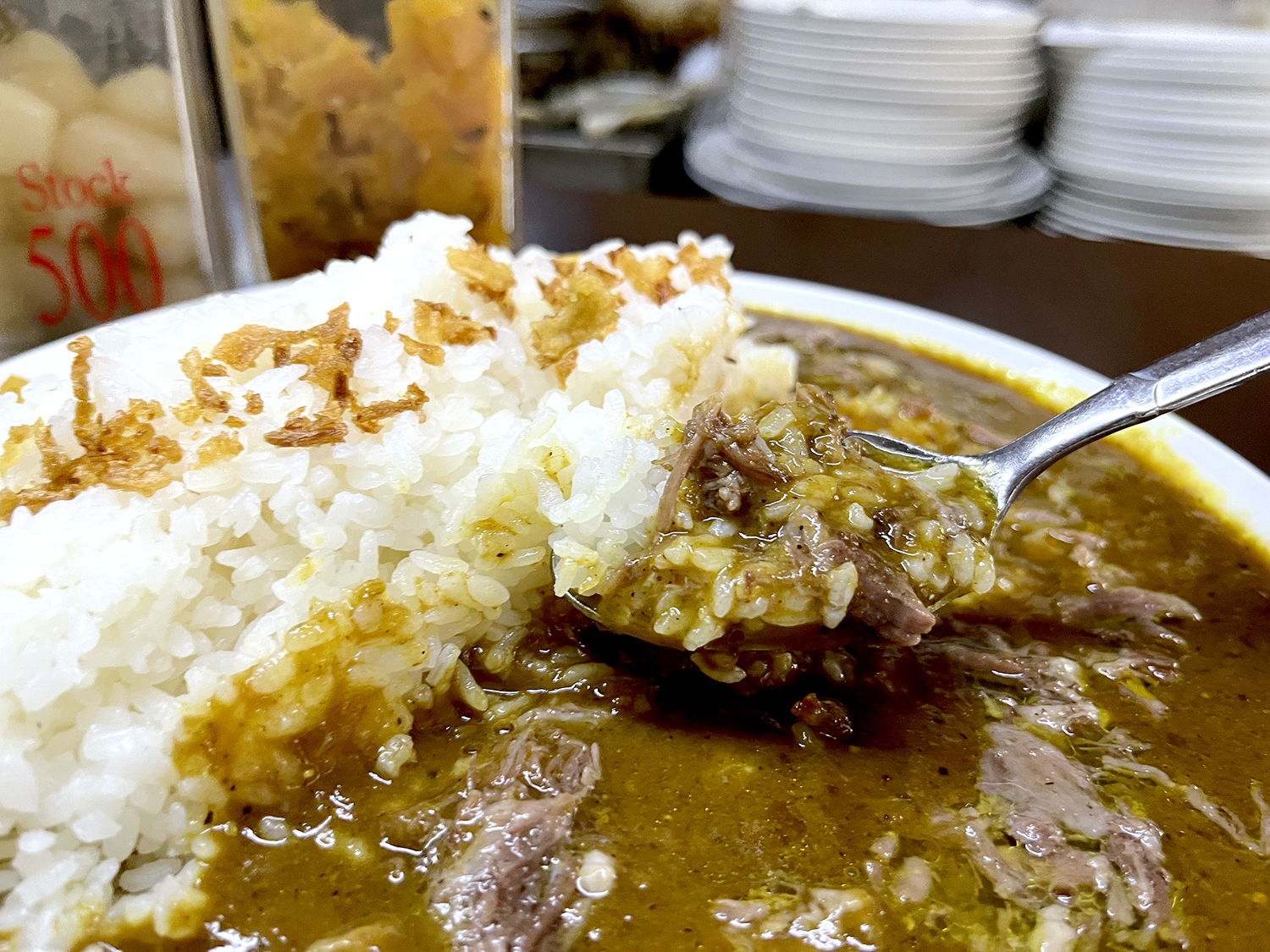 新大久保「小さなカレー家」牛すじカレー熱狂の秘密と2026年の真価