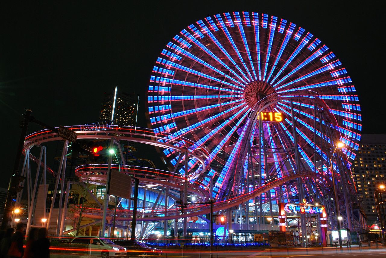 横浜・みなとみらいの夜景を創る「都市型エンタメ」の現在地―大観覧車の最新ライトアップと絶叫アトラクションの全貌【2026年現地取材】
