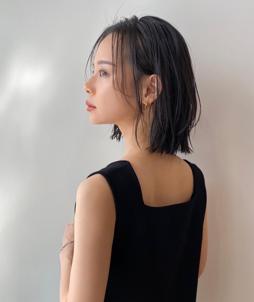なぜ黒髪レイヤーボブが今選ばれる？2026年大人の垢抜けヘア徹底解剖