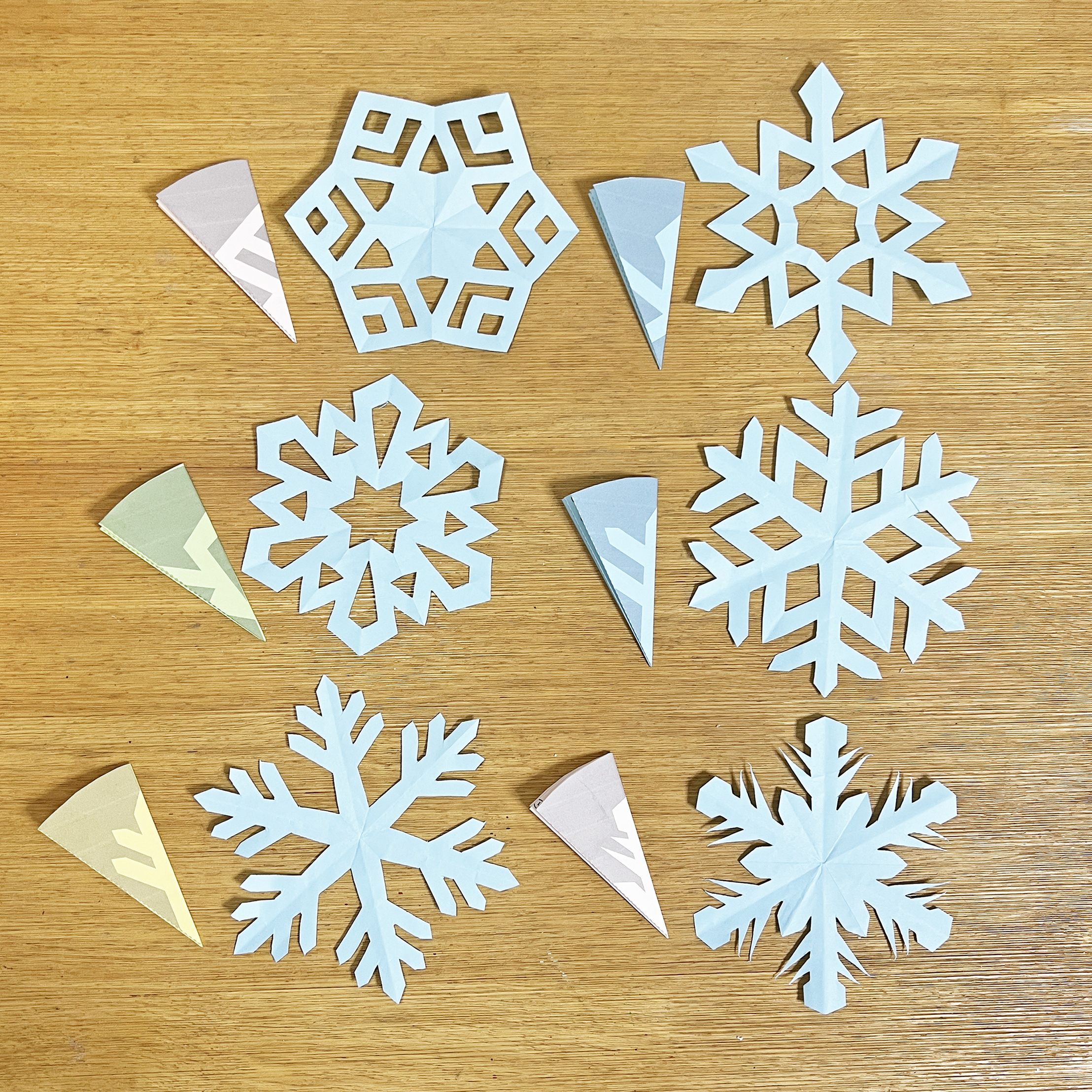ハサミ1本で感動の美しさ！雪の結晶折り紙の簡単な作り方と立体裏ワザ