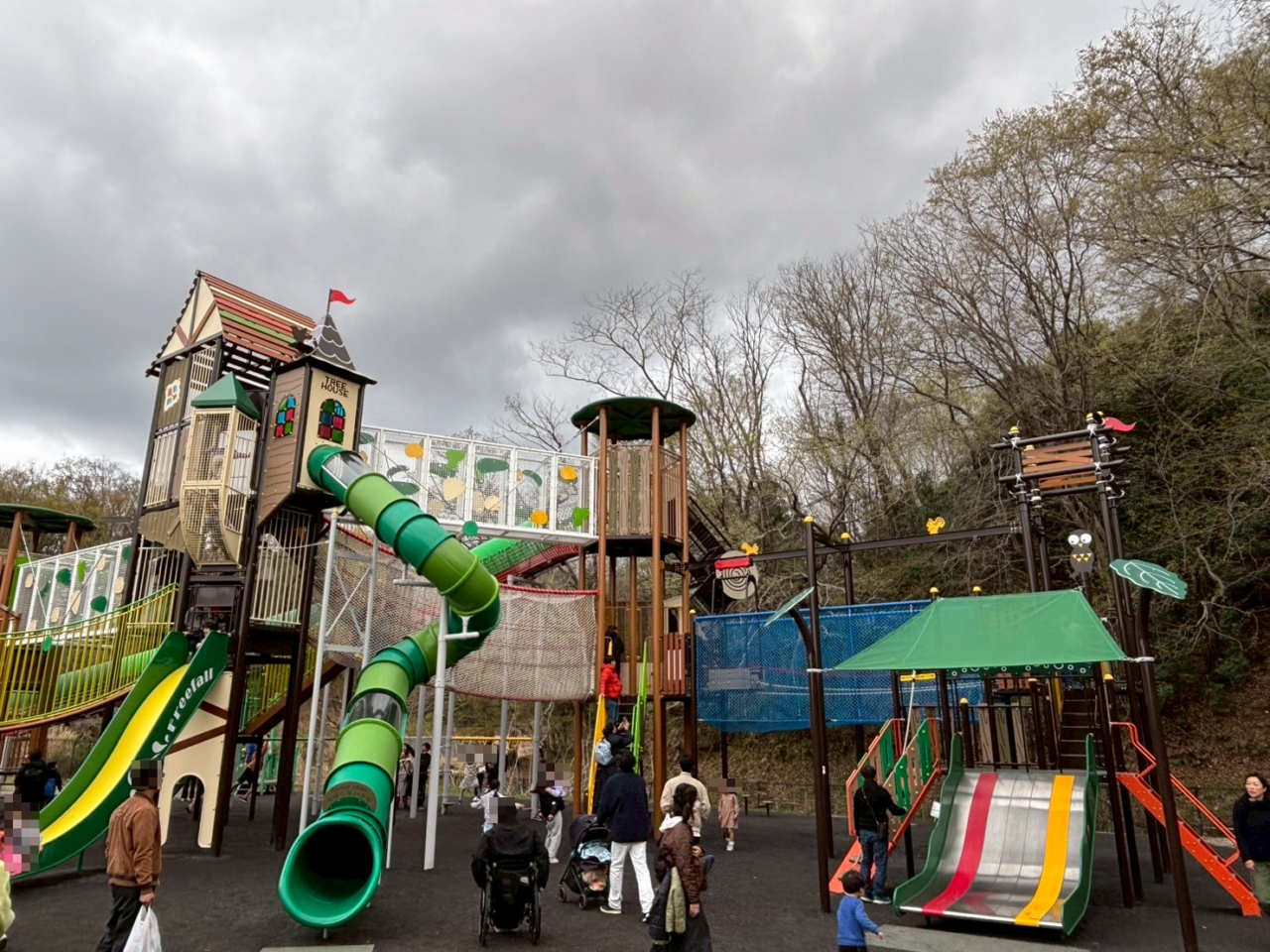 厚木市荻野運動公園の完全攻略ガイド！プールや遊具・混雑状況を徹底解説