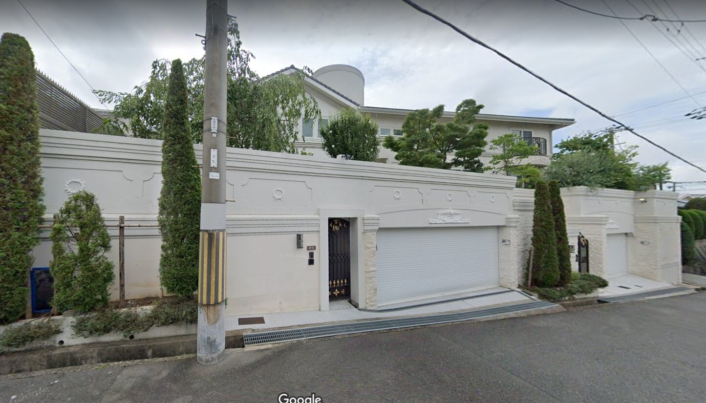 堤真一の自宅はどこ？目黒・逗子の豪邸真相と16歳年下妻・愛娘の現在
