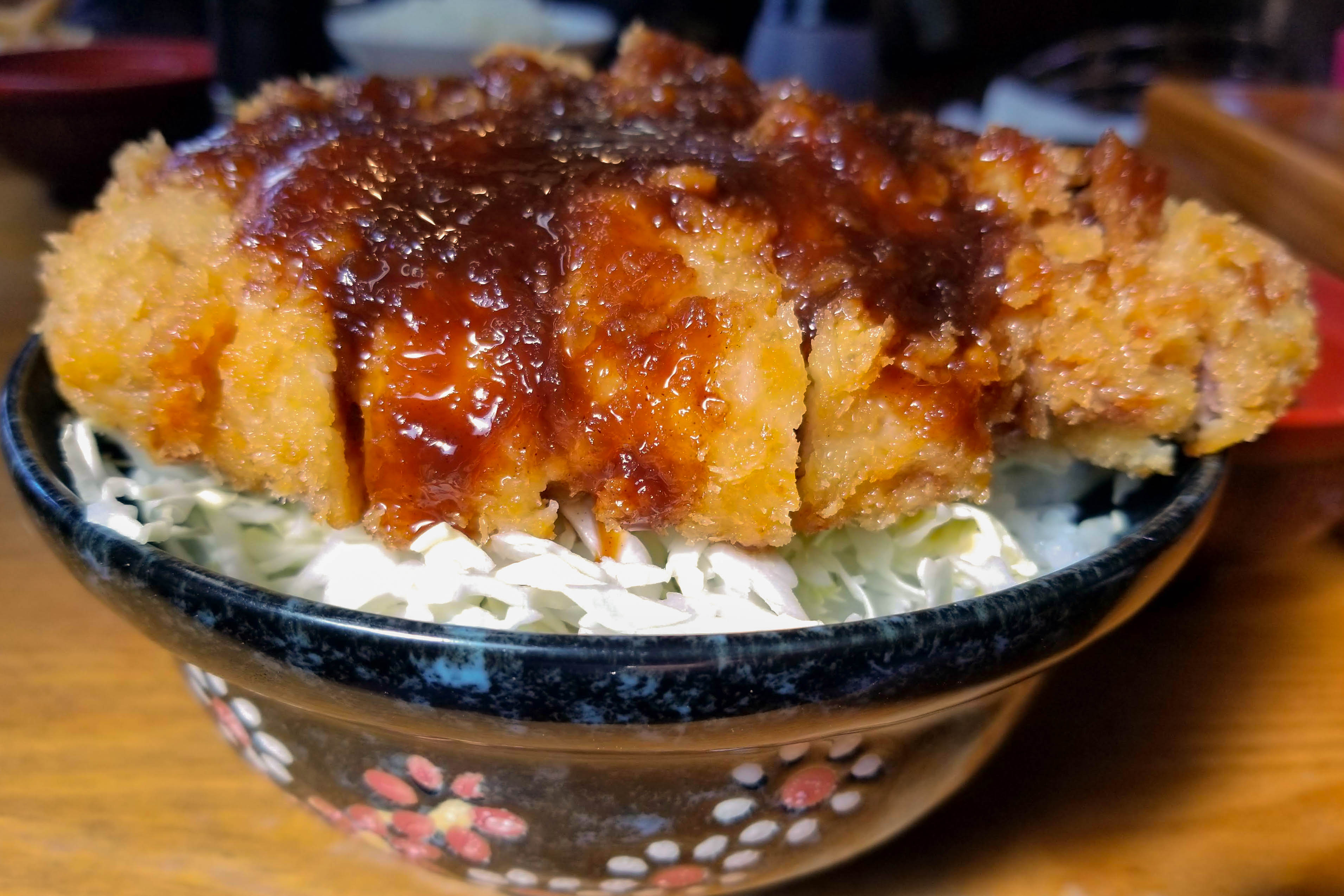 三浦の名店「まるい食堂」デカ盛りカツ丼の秘密と待ち時間攻略法