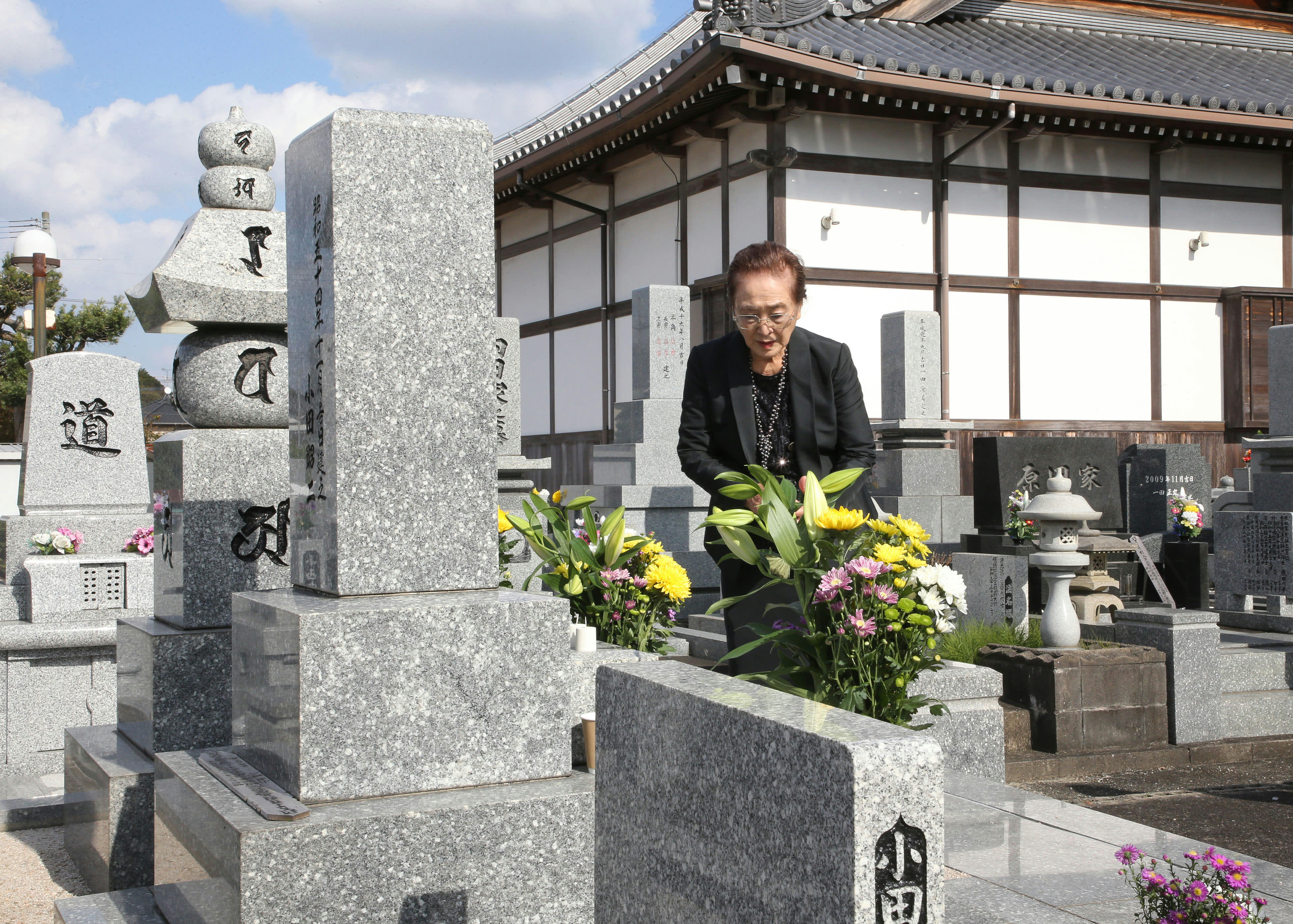 高倉健の墓はどこ？鎌倉霊園撤去の理由と遺骨トラブルの真相【2026】