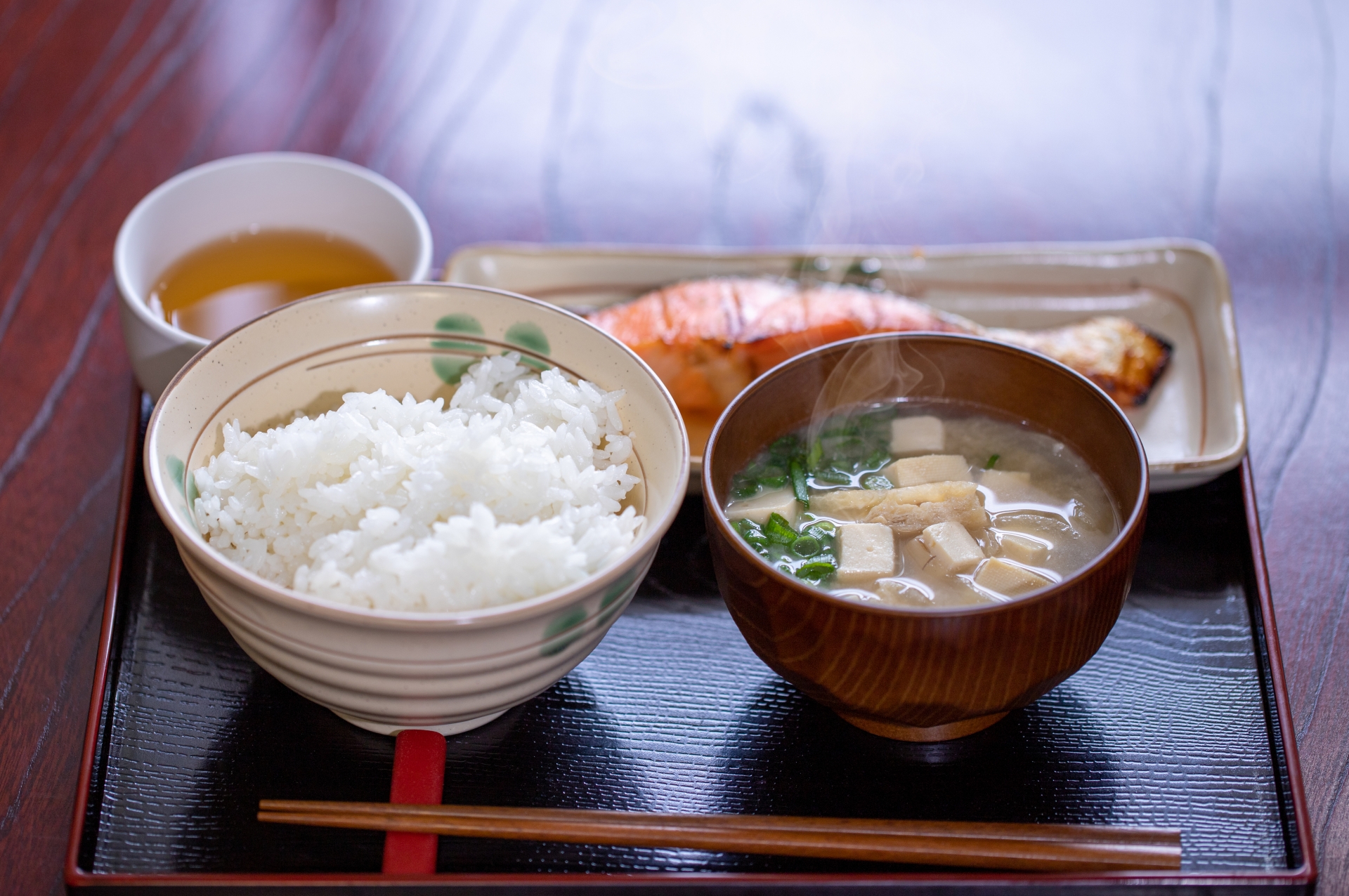 逆流性食道炎の食事メニュー徹底解説！胃に優しい献立とNg食材の真相