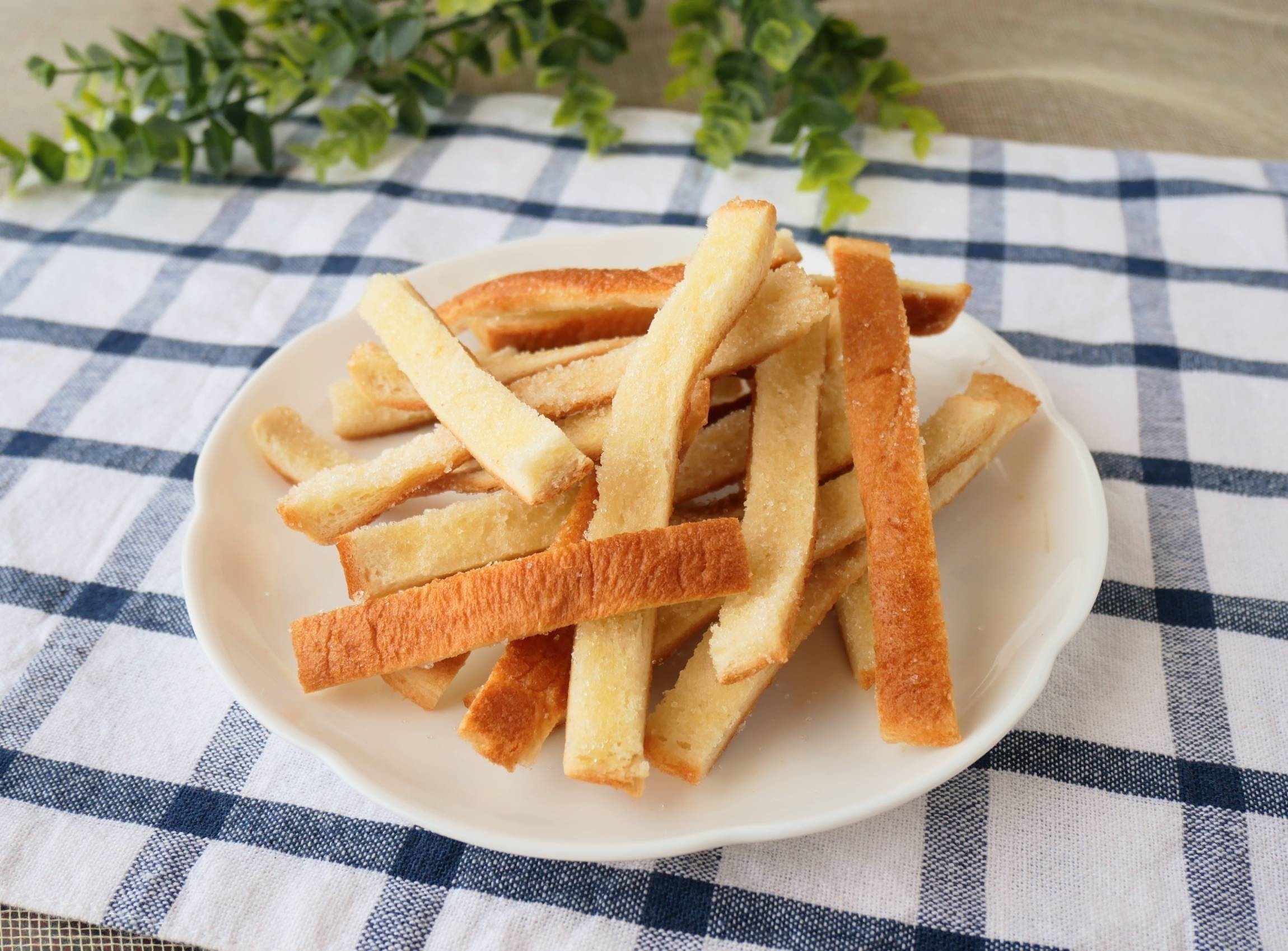 揚げないパンの耳レシピ決定版！レンジ＆トースターで驚異のカリカリ感