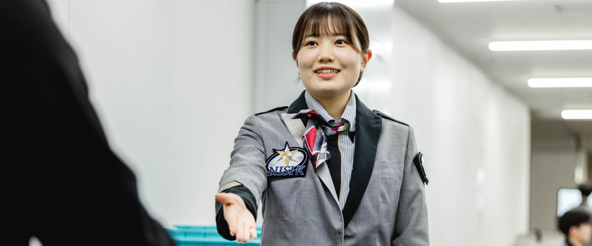 保安検査員はきつい？辞めたい理由・年収と離職率のリアル【2026】