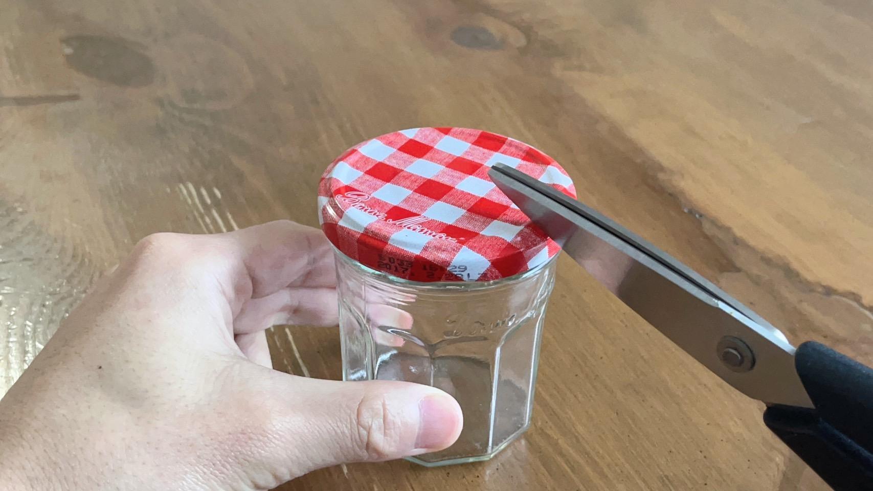 開かないジャム瓶の蓋を力ゼロで秒速開封！家にある道具と科学の裏ワザ