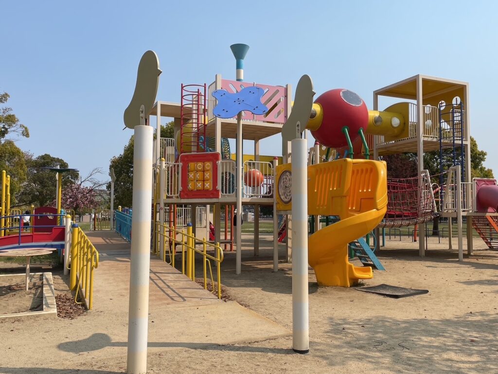 末広中央公園の完全攻略2026｜混雑回避の裏ワザと水遊び遊具の真価