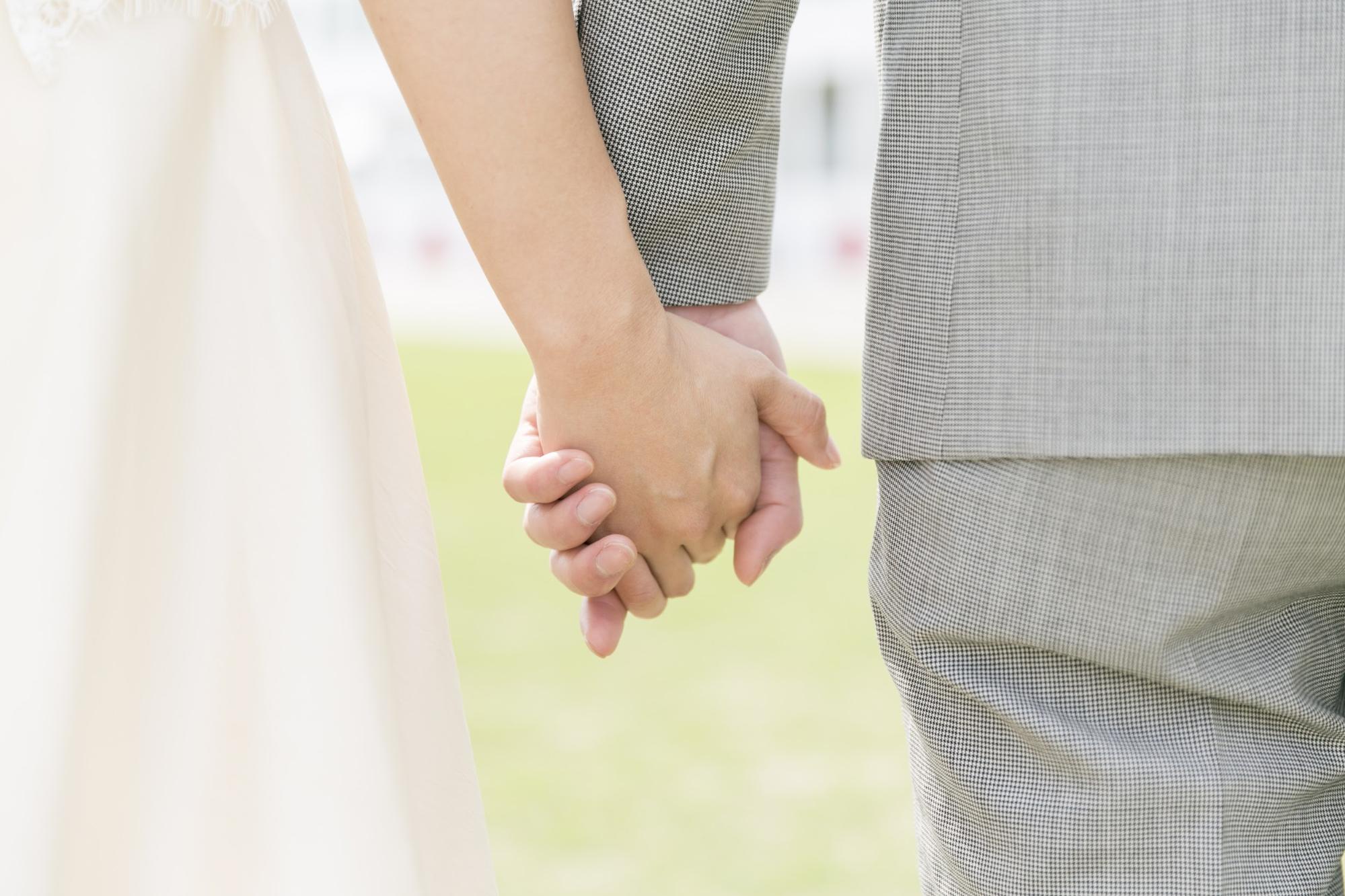 付き合う前の「手繋ぎ」は脈ありか遊びか？2026年版恋愛意識調査で分かった「チャラい男」と「本気男子」を分かつ決定的な境界線