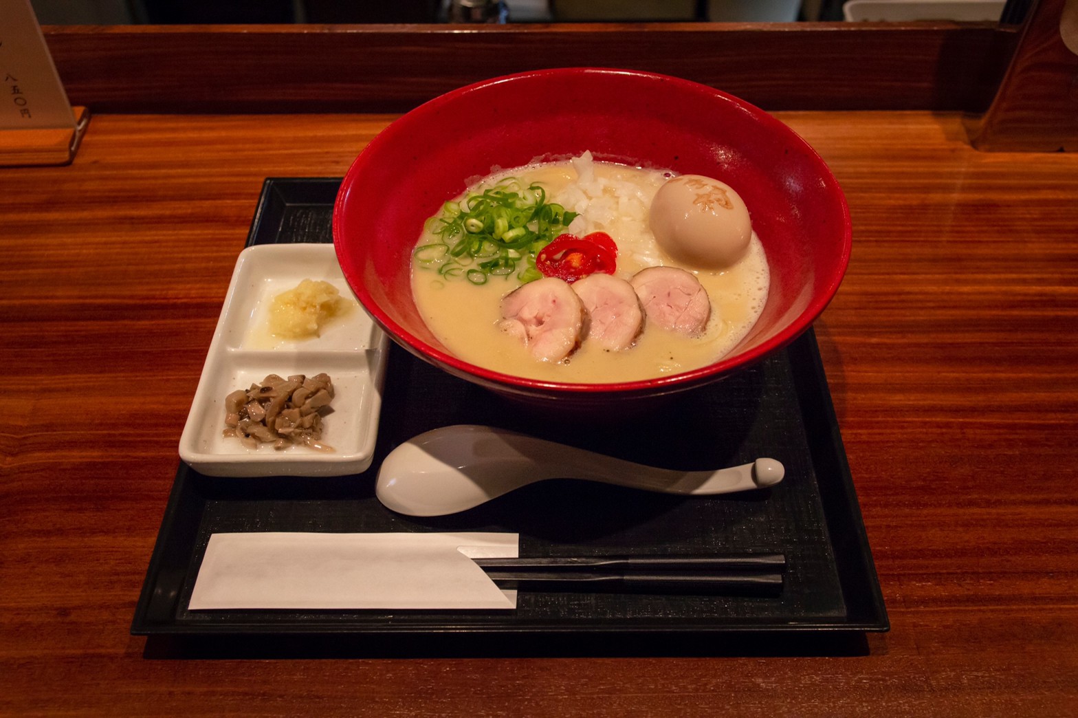 巣鴨「麺やいま村」の評判と魅力解剖！鶏白湯と炭火焼きの極意
