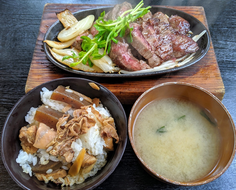 青空食堂筑紫野店の絶品肉定食！混雑状況とご飯食べ放題の真相を追う