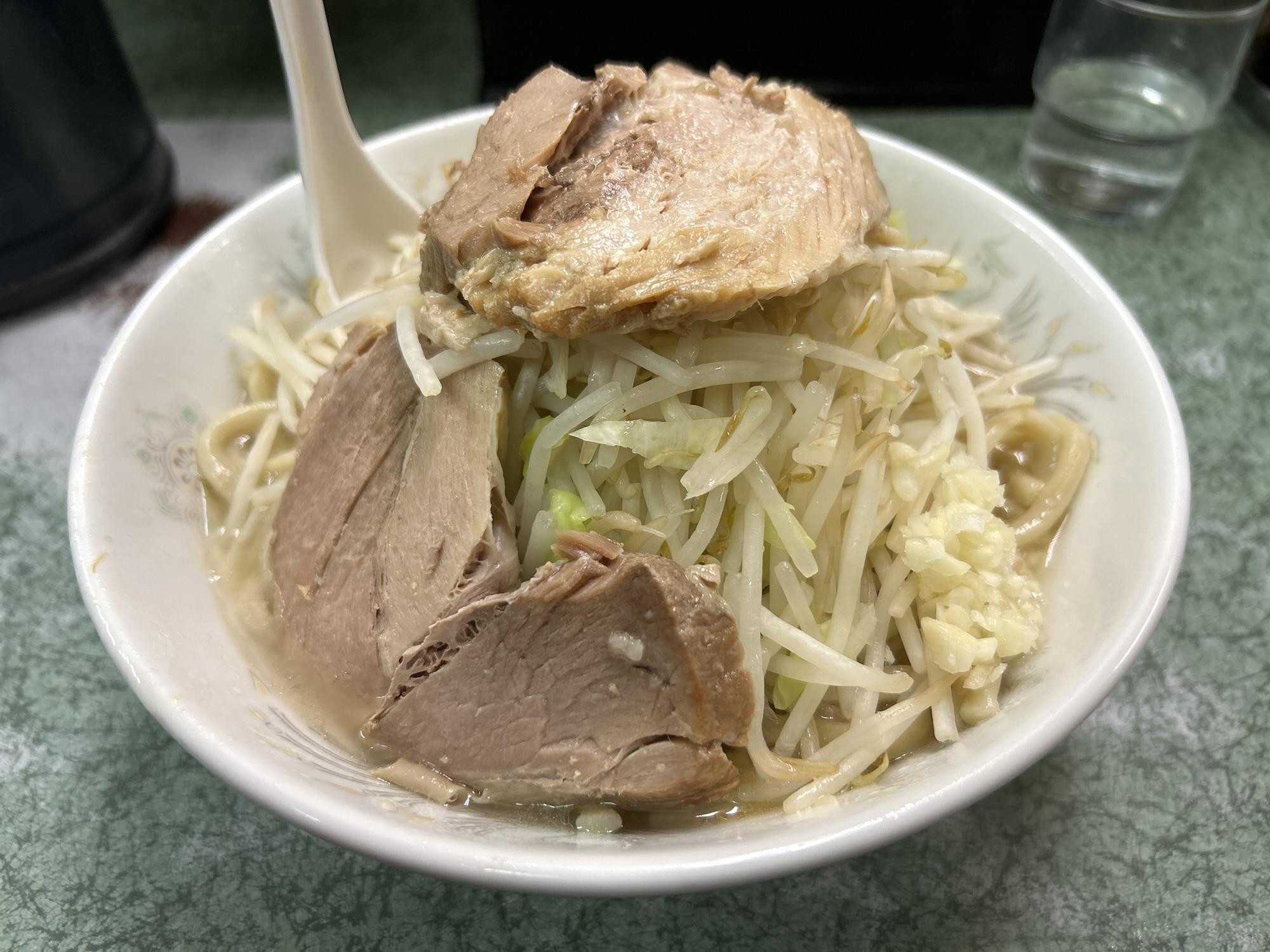 新宿小滝橋通りのラーメン二郎攻略！初心者も安心の独自ルール解説