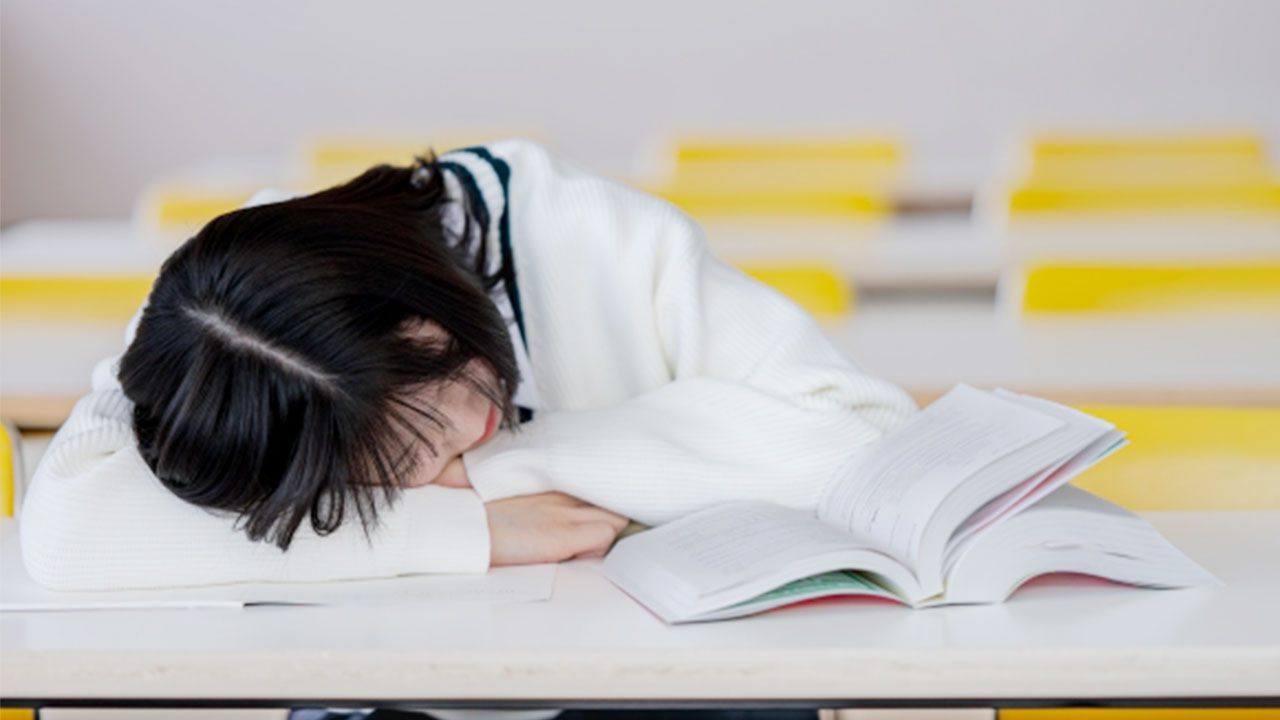 勉強中に眠い原因と即効対処法！科学が暴く強烈な眠気の正体