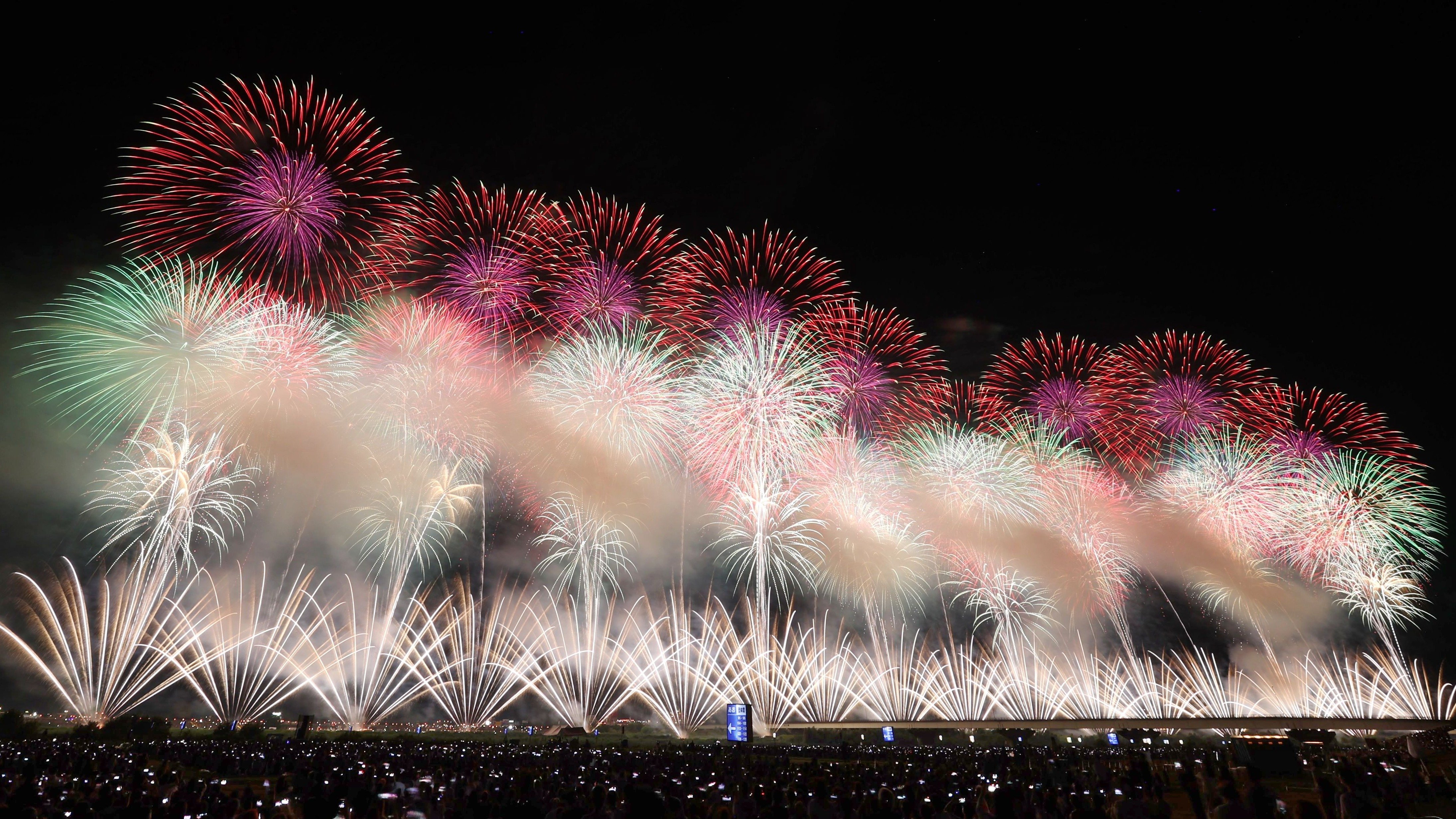 【2026最新】全国花火大会の来場者数ランキング！日本一の人出と混雑回避術