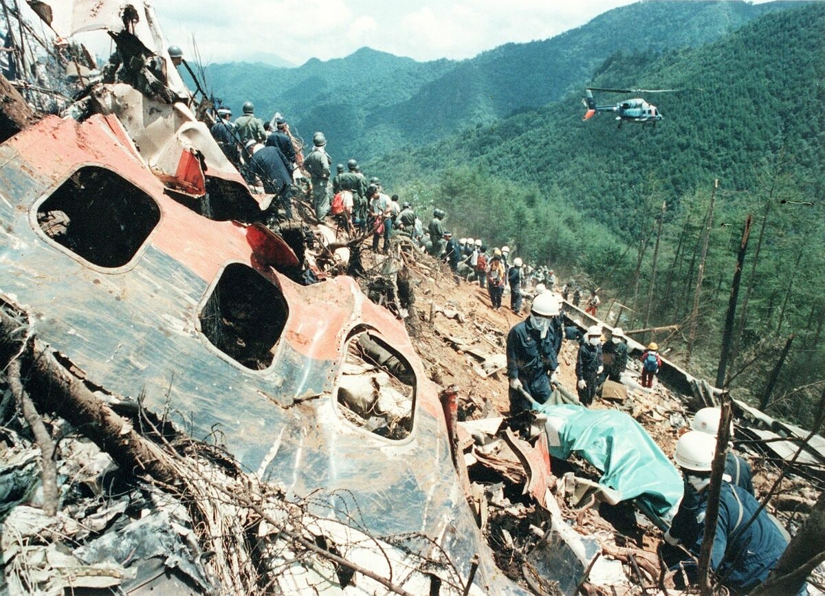日航機墜落事故で生存者は殺された？囁かれる陰謀論の真相と救助遅延の闇