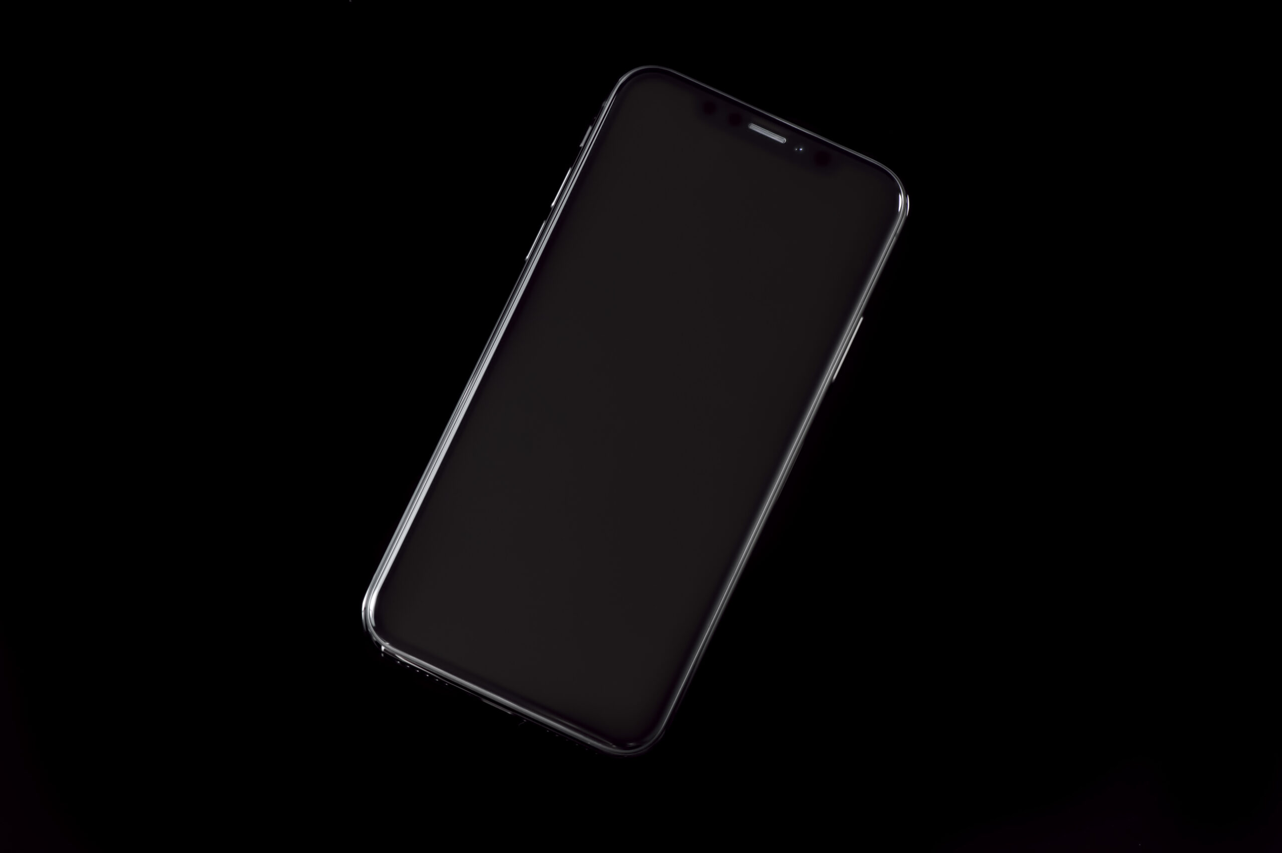 Iphoneの画面が真っ暗に！音やバイブは鳴る原因と自力復旧の手順
