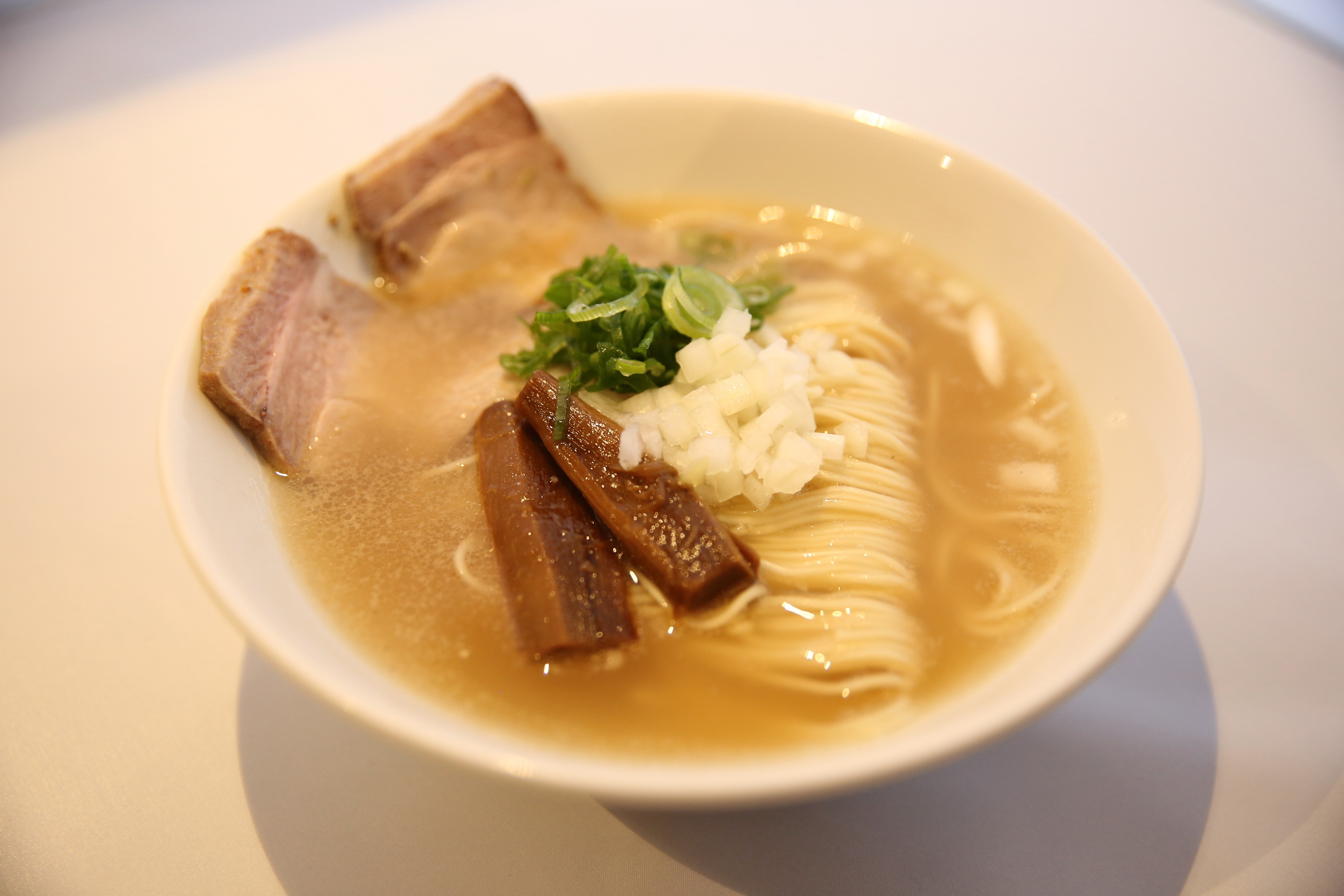 デビット伊東のラーメン店「でびっと」現在｜修行秘話と年収・最新店舗一覧