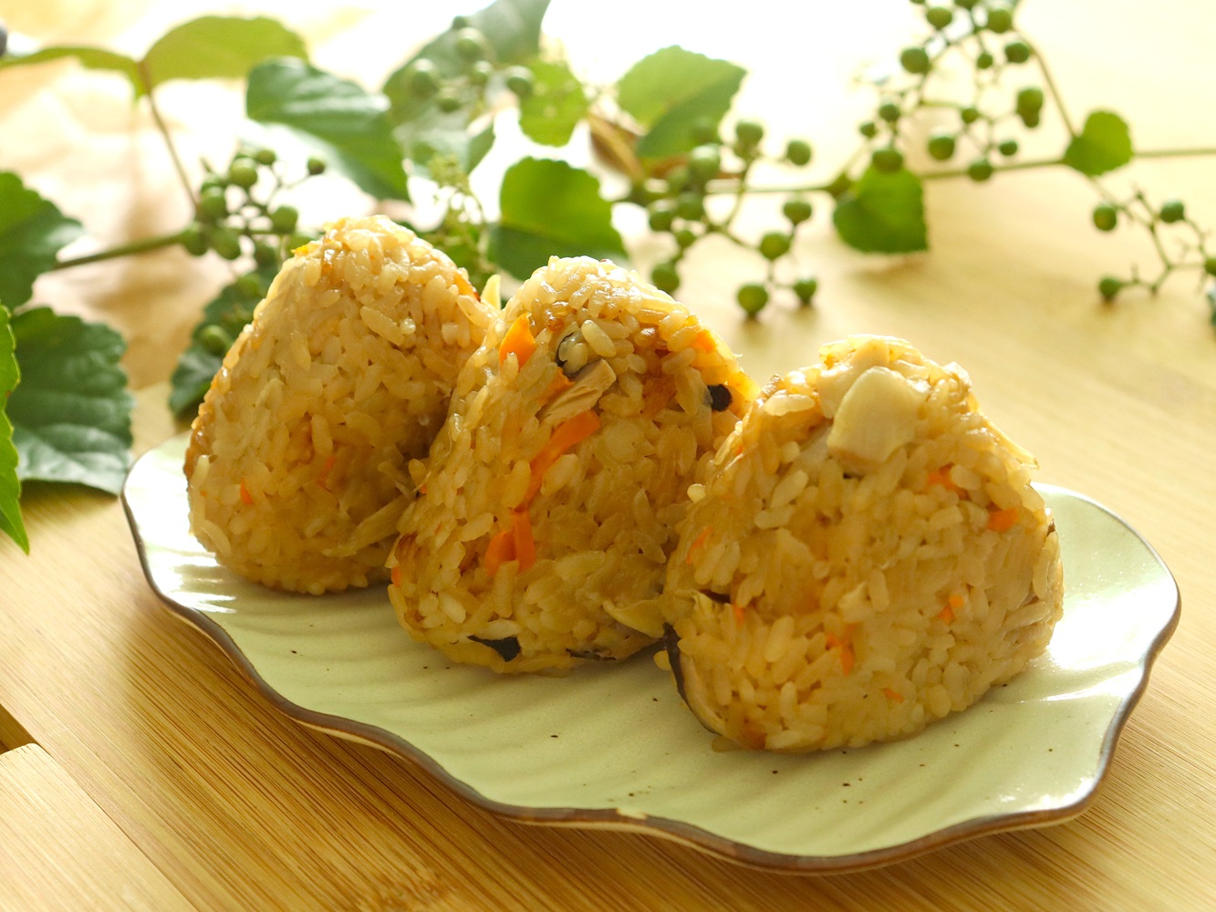炊き込みご飯のおにぎりが崩れる理由とは？冷めても美味しいプロの握り方