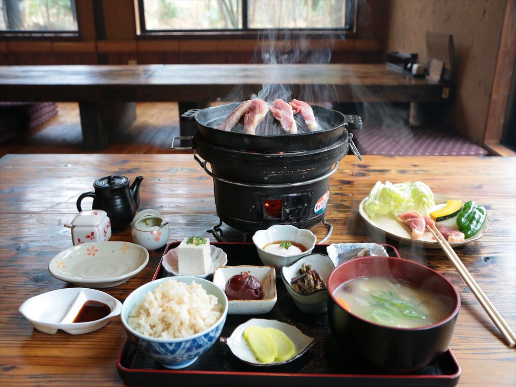 名護の名店「ひがし食堂」徹底解剖！ふわふわぜんざいと行列回避術