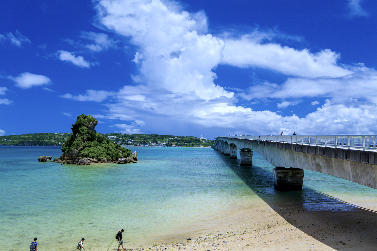 【2026年最新】絶景の海を渡る風になれ——沖縄・古宇利島が今、大人の贅沢な隠れ家へと進化を遂げる理由