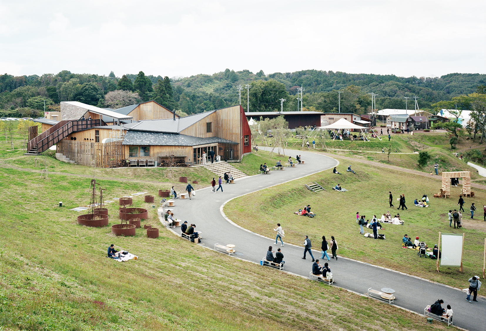 食とアート、循環が織りなす未来の実験場——なぜ今、木更津の「Kurkku Fields」に世界中から人が押し寄せるのか【2026年現地取材】