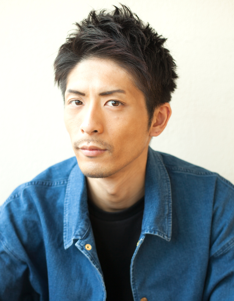 2026年、40代男性の髪型は「潔さ」と「質感」で決まる。清潔感と大人の色気を両立するショートスタイルの最適解