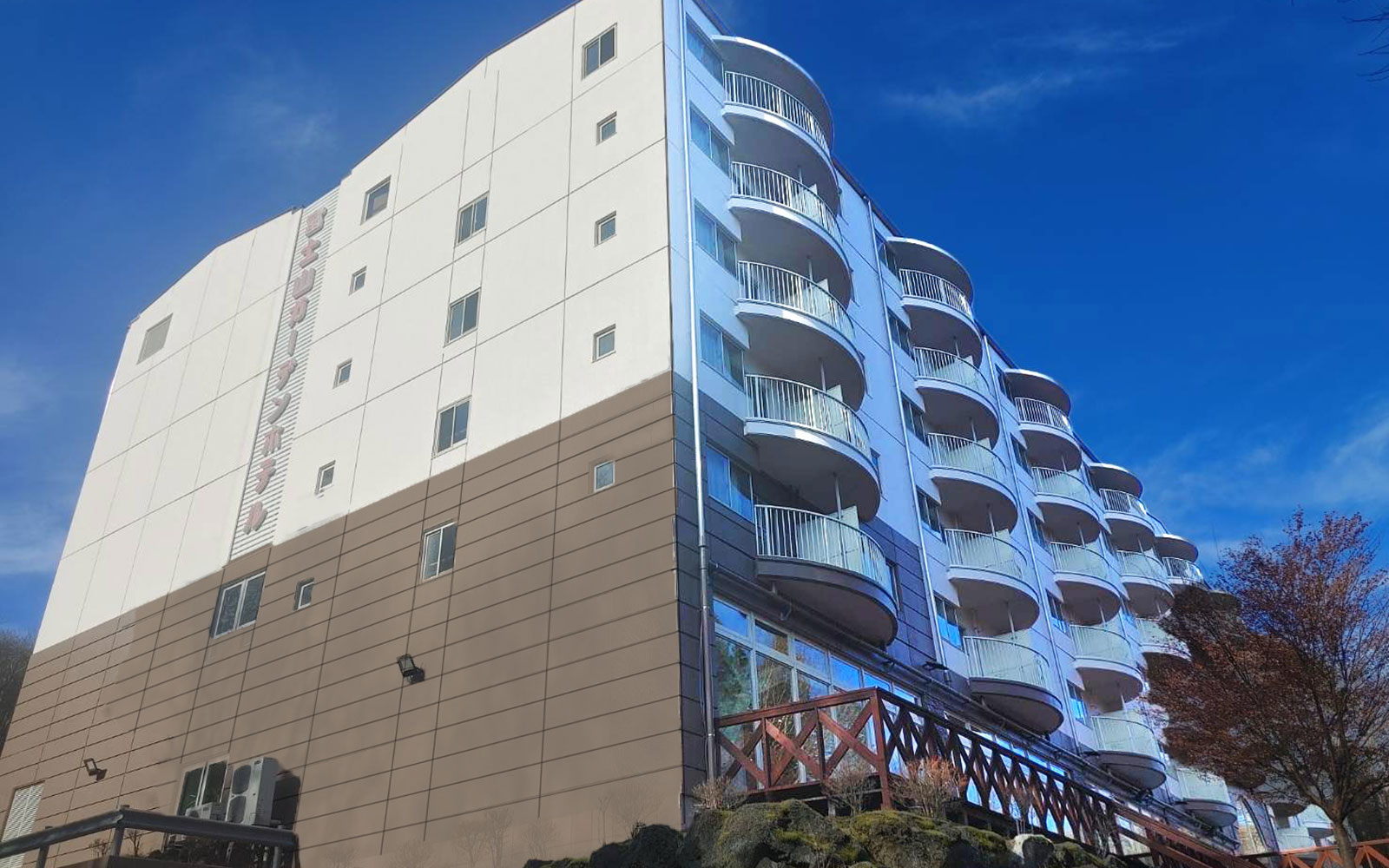 富士山ガーデンホテル本館の現在と口コミ評判！閉館の噂や真相を追う