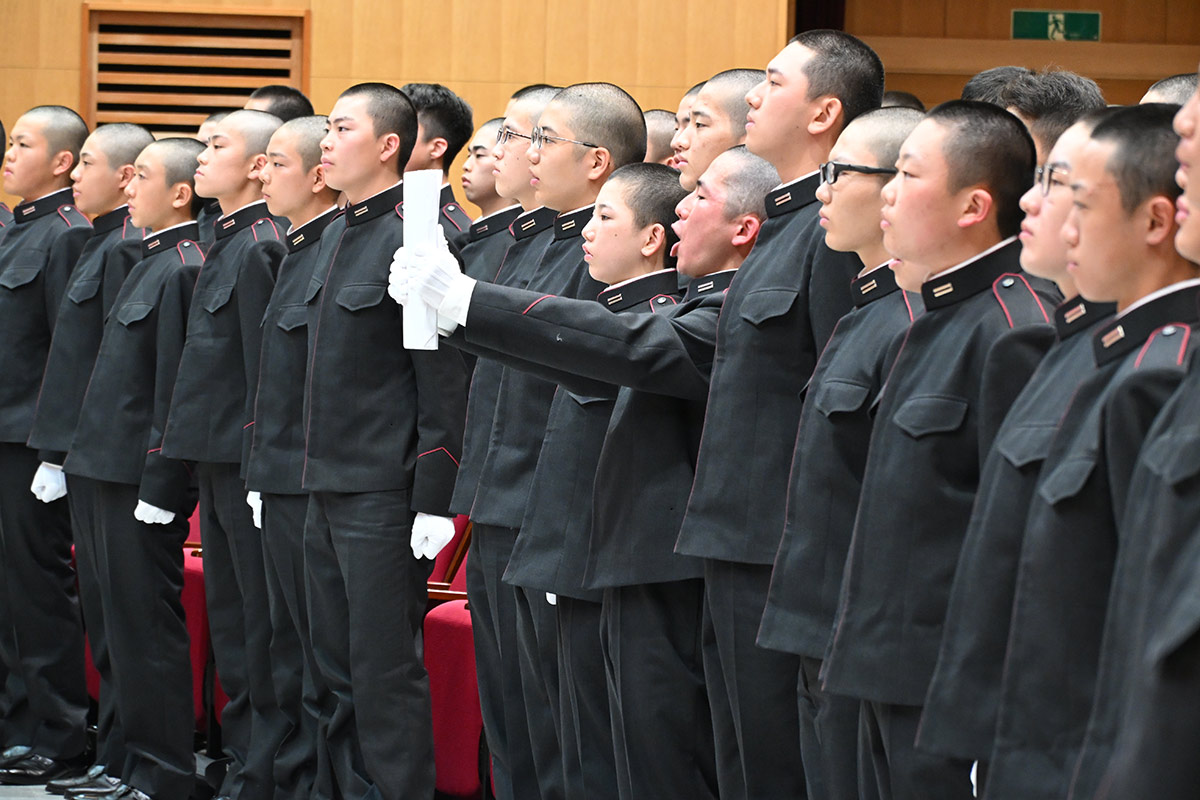 給料が出る自衛隊高校の真実！高等工科学校の偏差値と寮生活のリアル