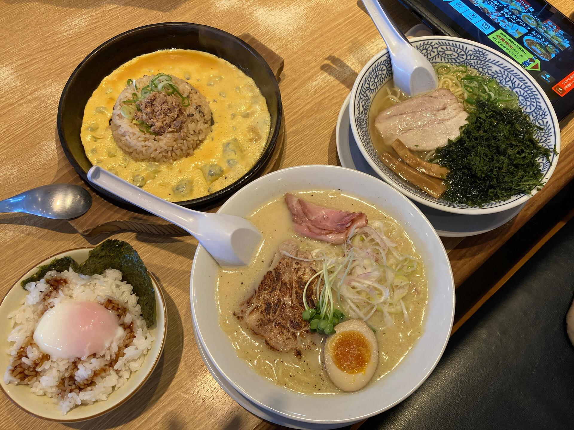 丸源ラーメン高知潮江店を徹底解剖！名物肉そばの評判と混雑回避術