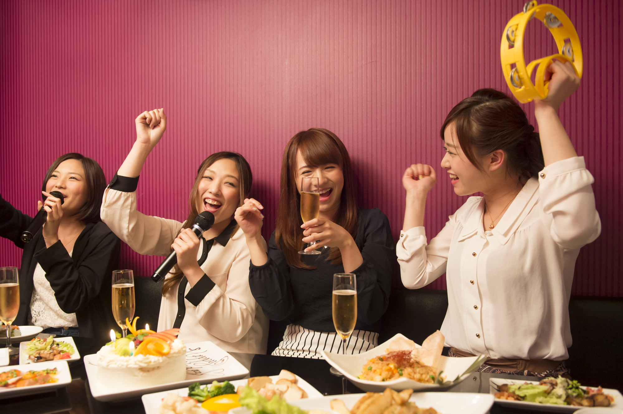 最新女子会カラオケが激変！映え空間と推し活プランが選ばれる理由